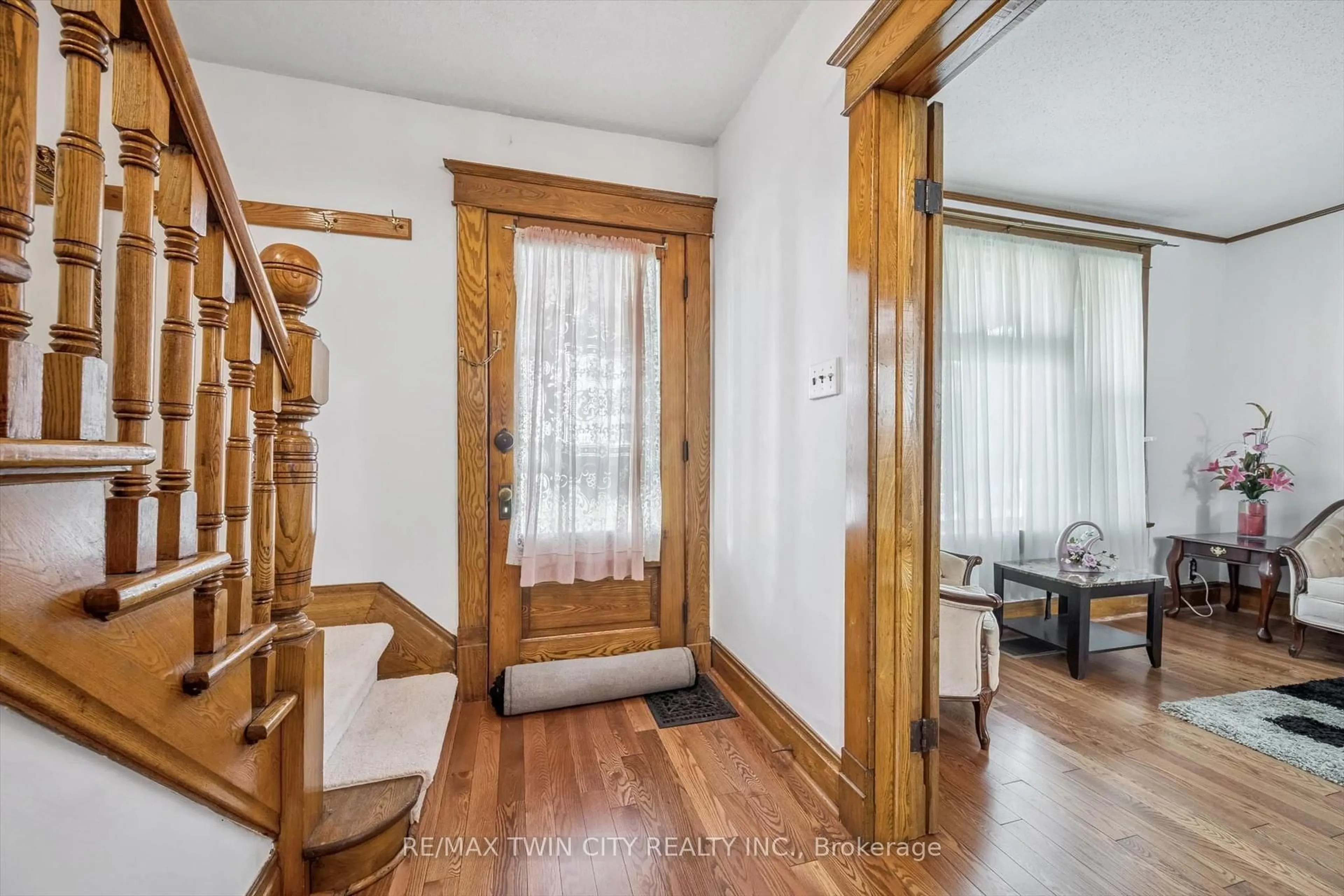 Indoor entryway for 44 Walter St, Kitchener Ontario N2G 1S1