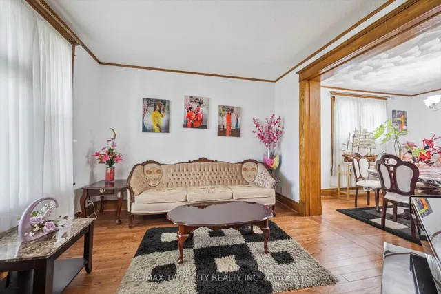 44 Walter St, Kitchener 5