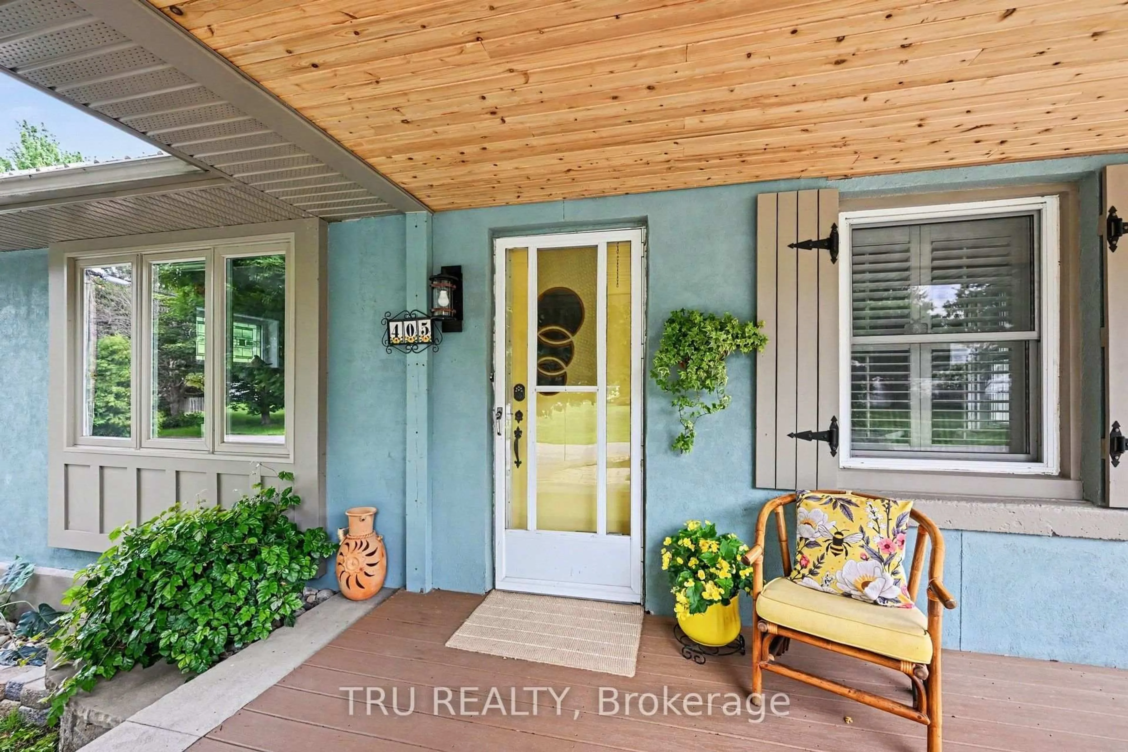 Indoor entryway for 405 Church St, Merrickville-Wolford Ontario K0G 1N0