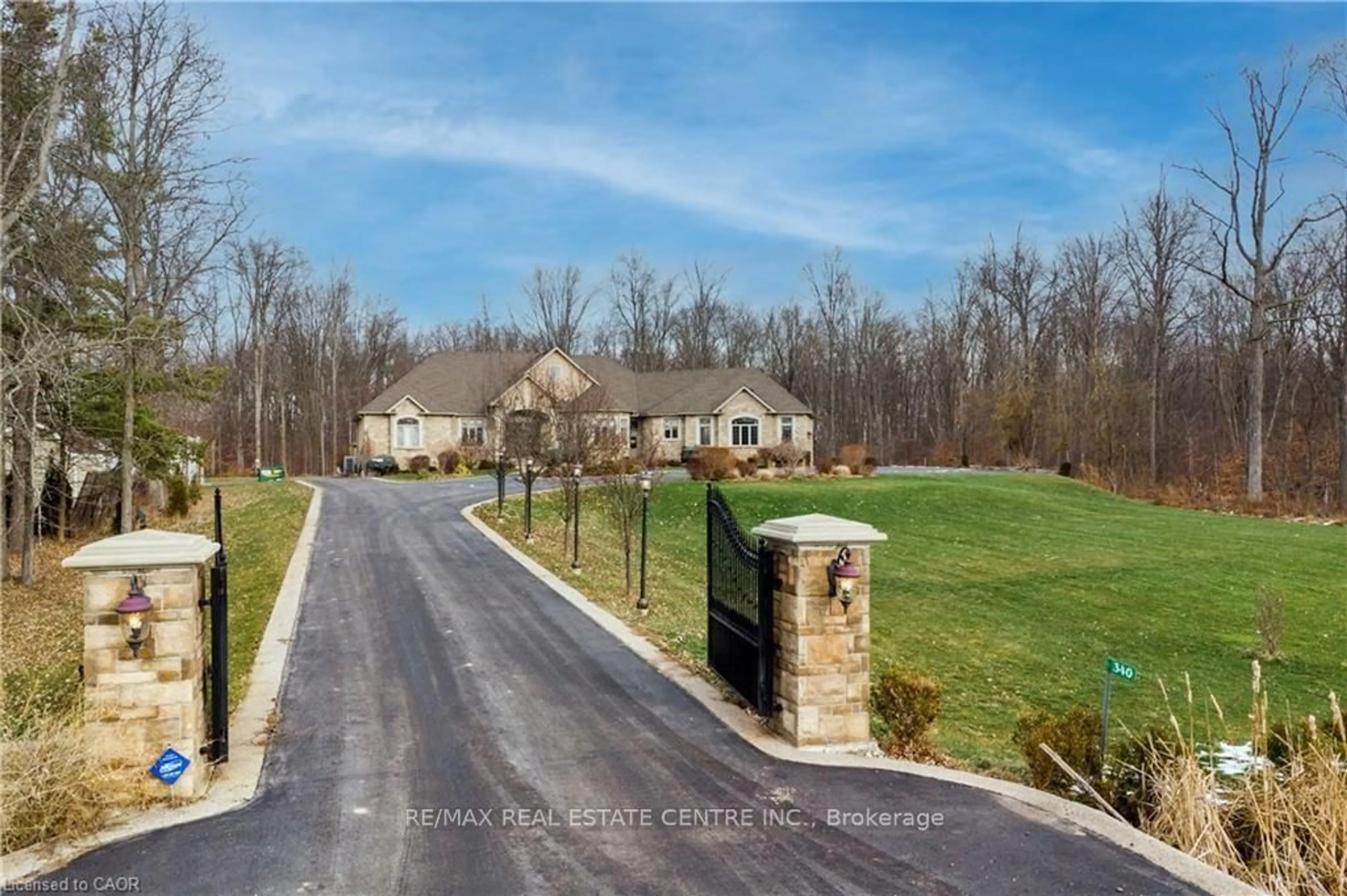 A pic from outside/outdoor area/front of a property/back of a property/a pic from drone, street for 340 Golf Club Rd, Hamilton Ontario L0R 1P0