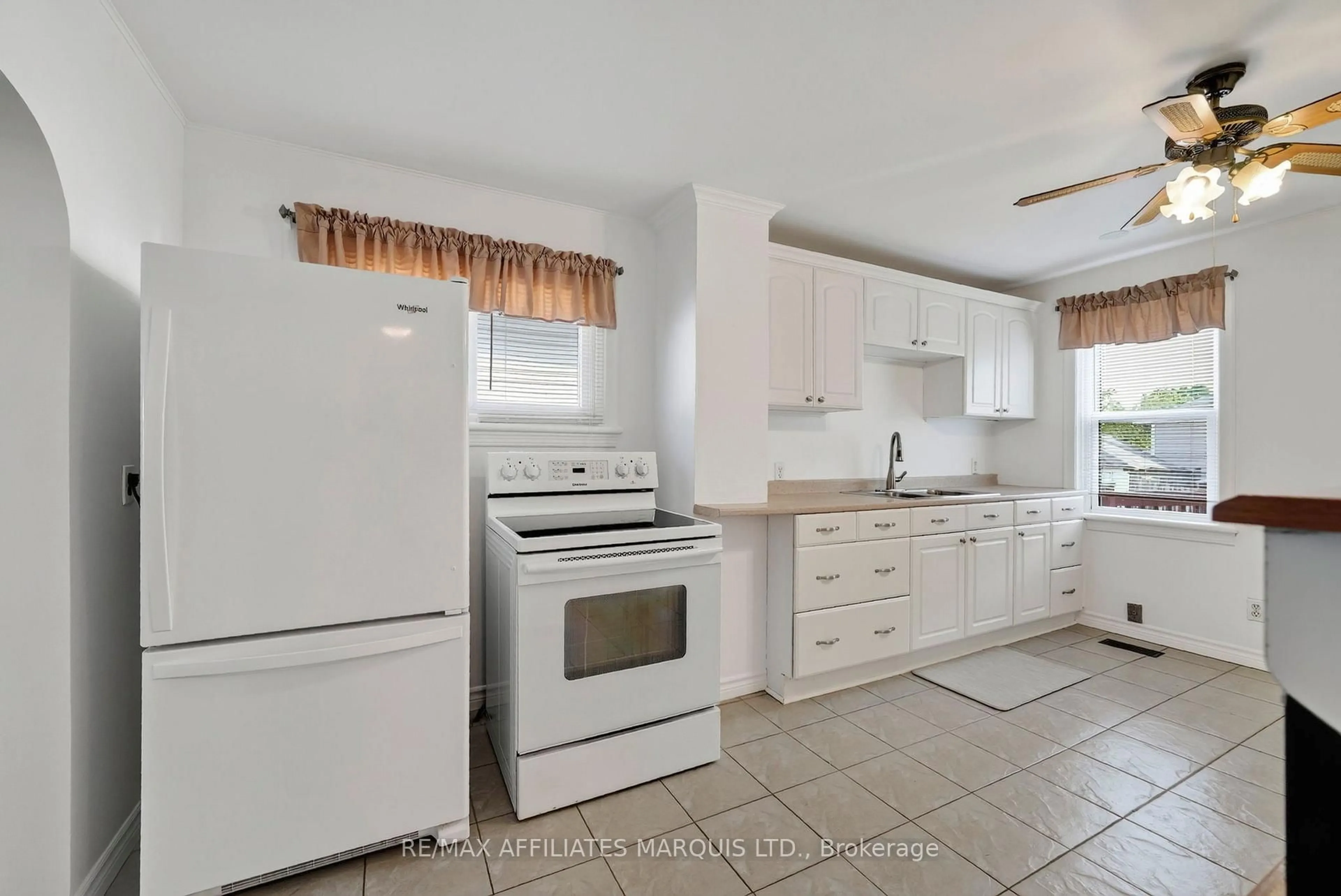 Standard kitchen, ceramic/tile floor for 331 Carleton St, Cornwall Ontario K6H 4X6