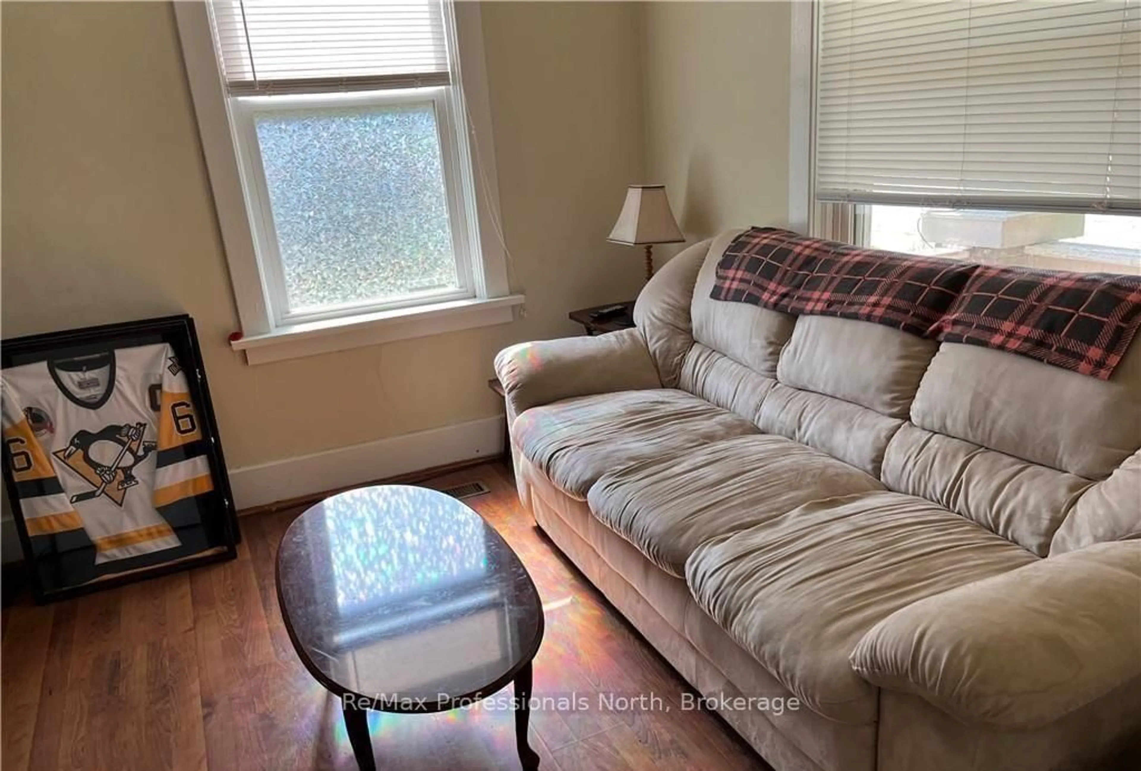 Living room with furniture, unknown for 261 HOTCHKISS St, Gravenhurst Ontario P1P 1H7