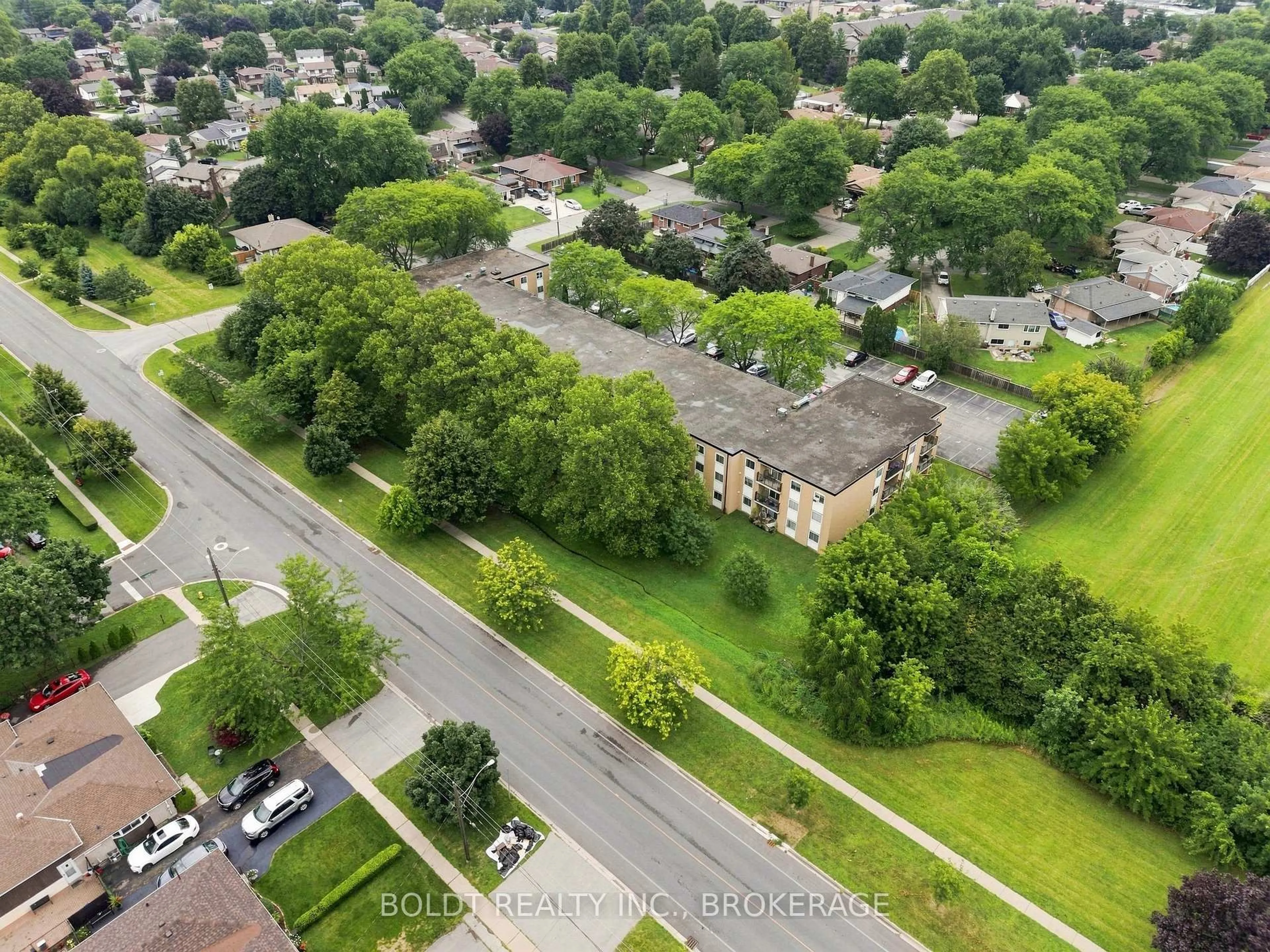 A pic from outside/outdoor area/front of a property/back of a property/a pic from drone, city buildings view from balcony for 6 Westlake Lane #110, St. Catharines Ontario L2N 5S3