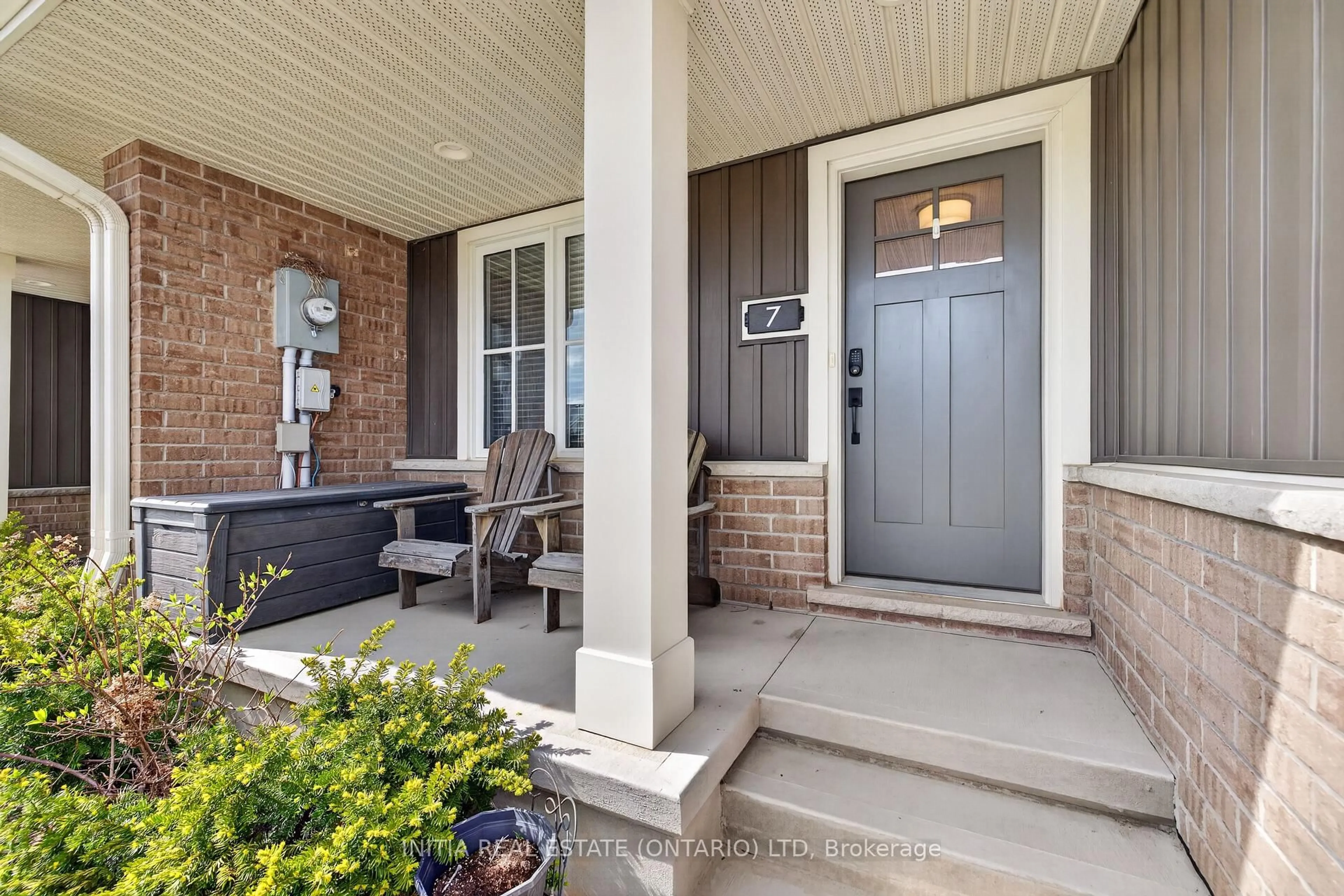 Indoor entryway for 7 Cortland Terr, St. Thomas Ontario N5R 0J7