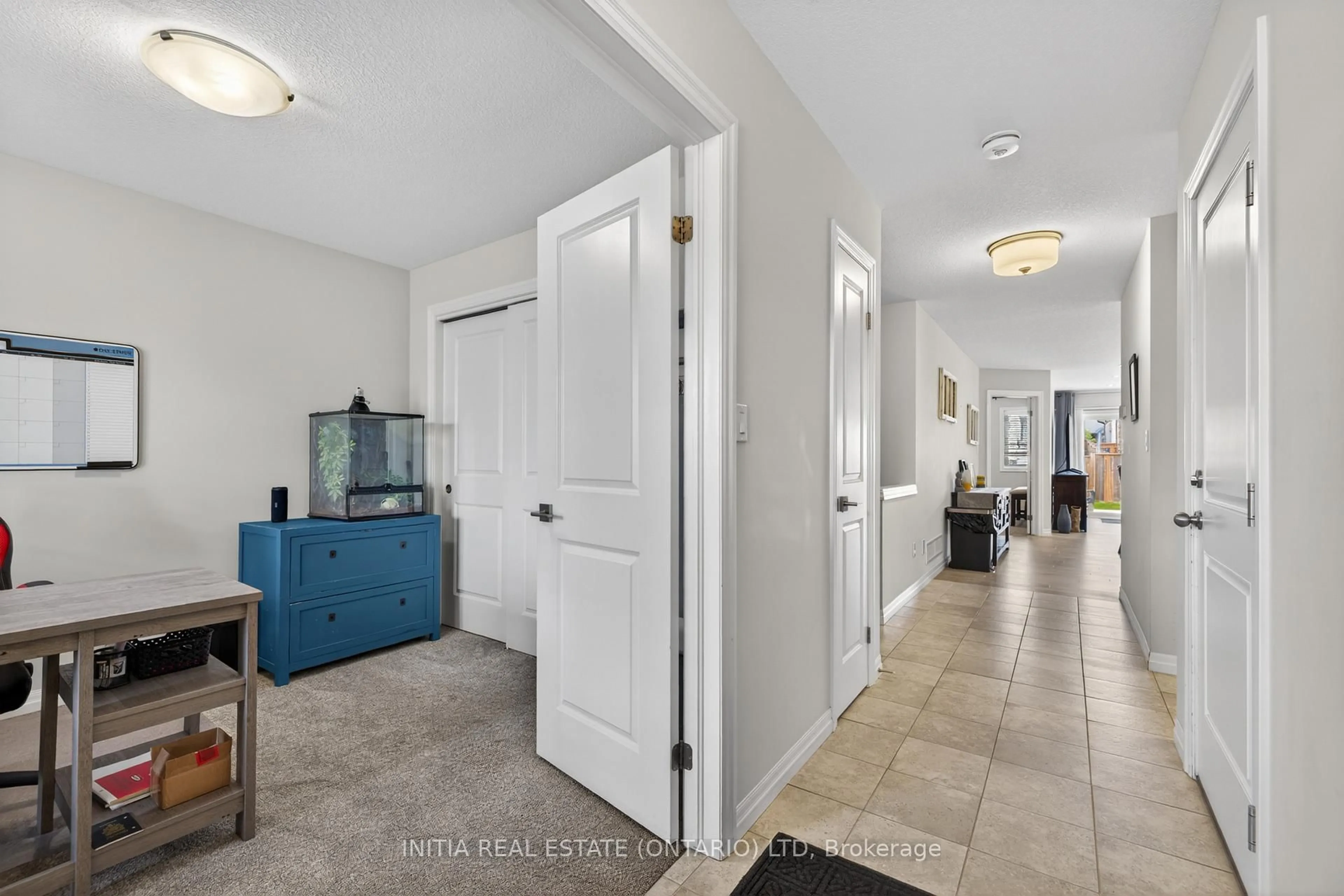 Indoor entryway for 7 Cortland Terr, St. Thomas Ontario N5R 0J7