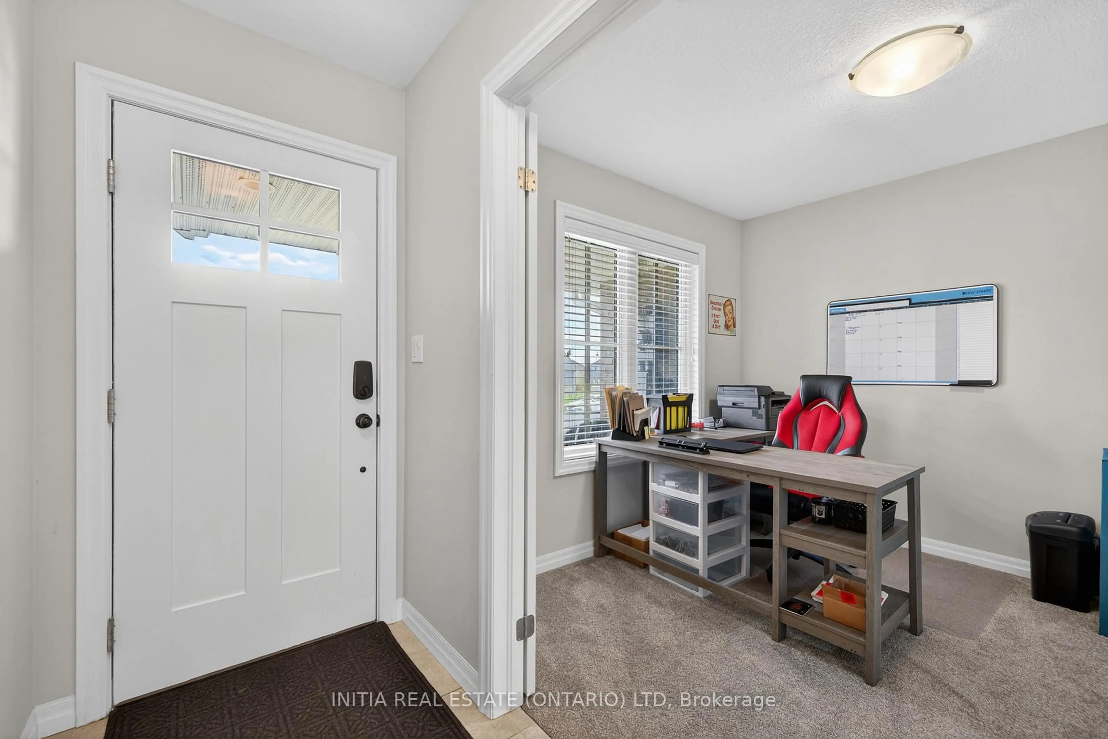 Indoor entryway for 7 Cortland Terr, St. Thomas Ontario N5R 0J7