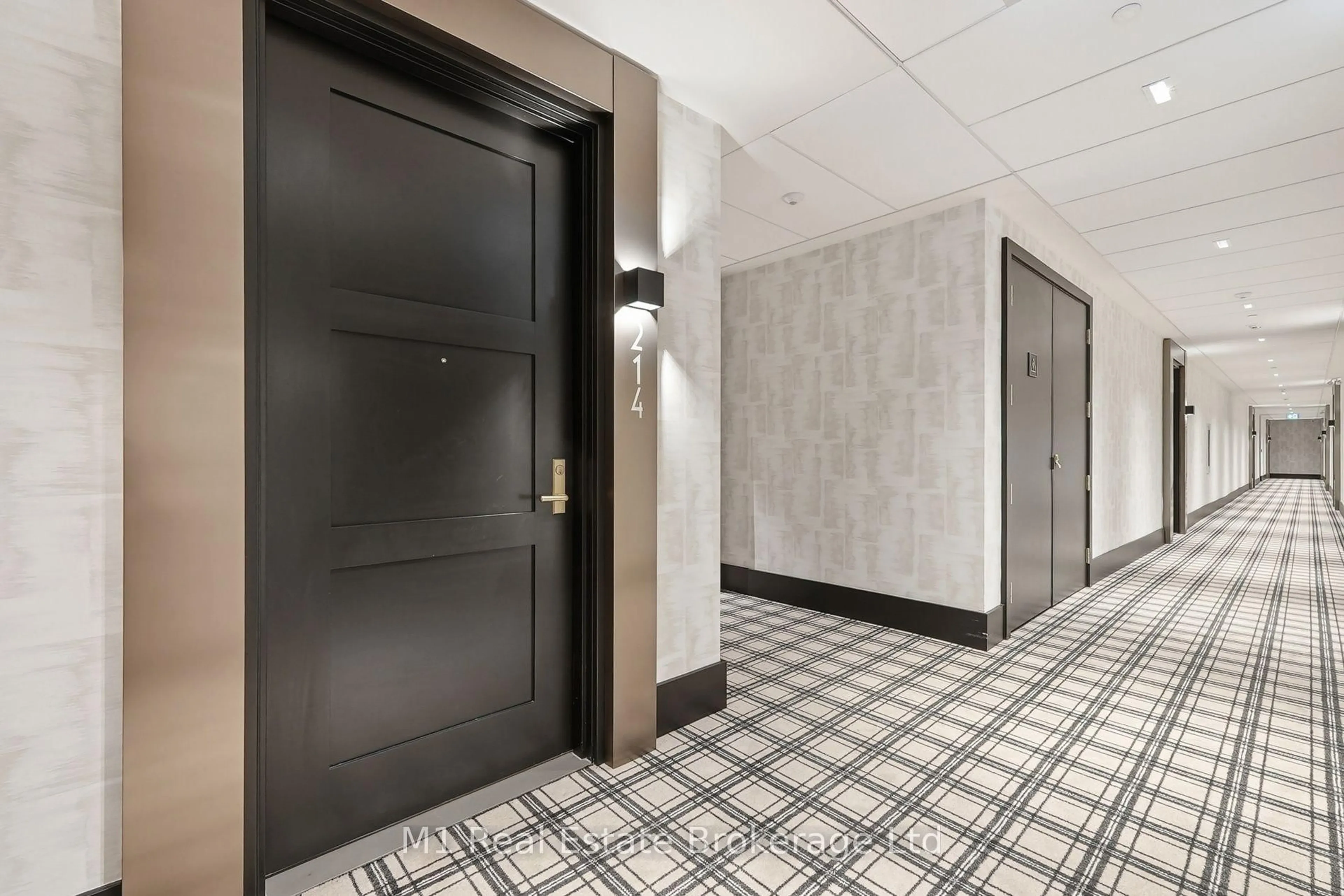 Indoor foyer for 6523 Wellington Road 7 Rd #214, Centre Wellington Ontario N0B 1S0