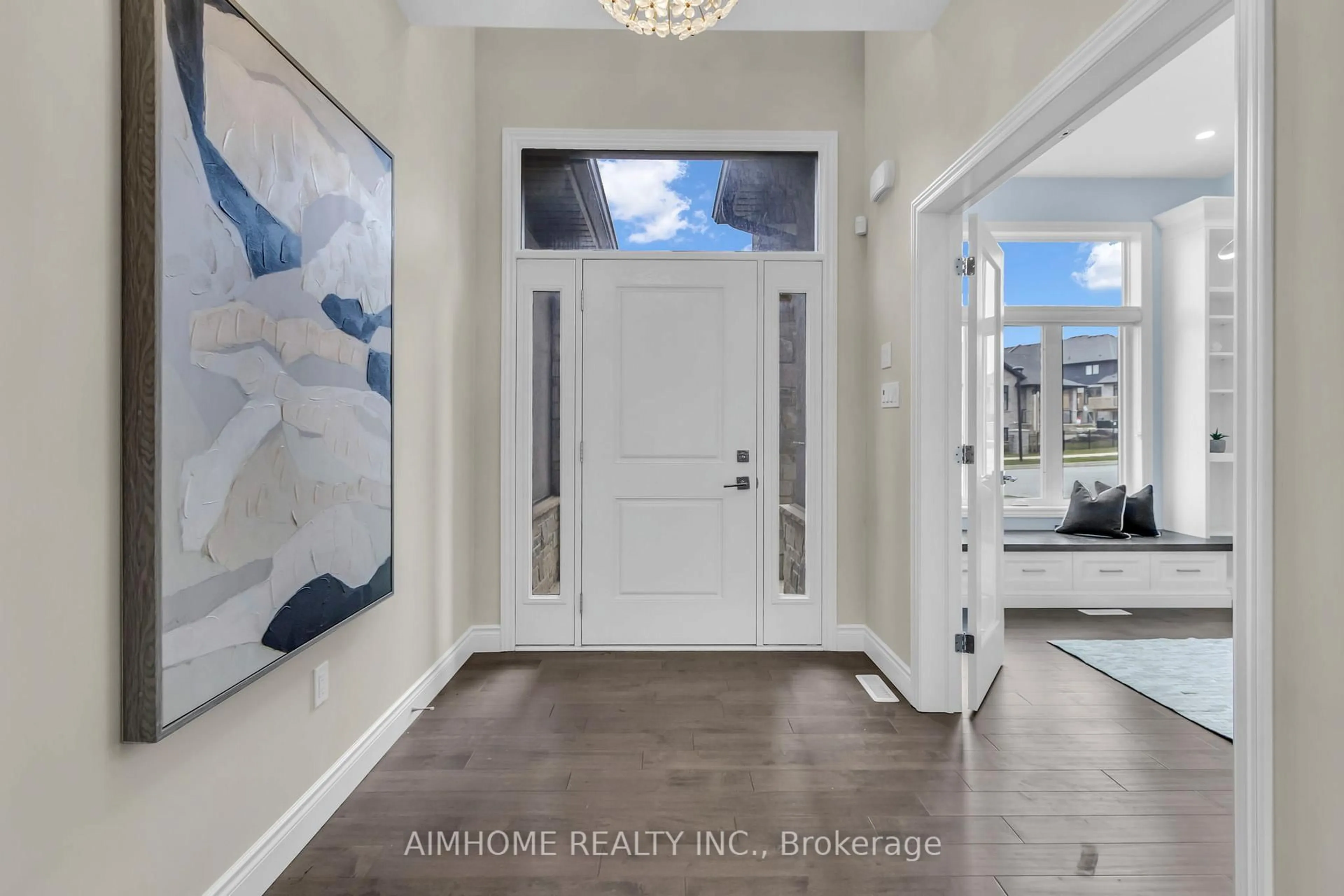 Indoor entryway for 2668 Kains Rd, London South Ontario N6K 0K9