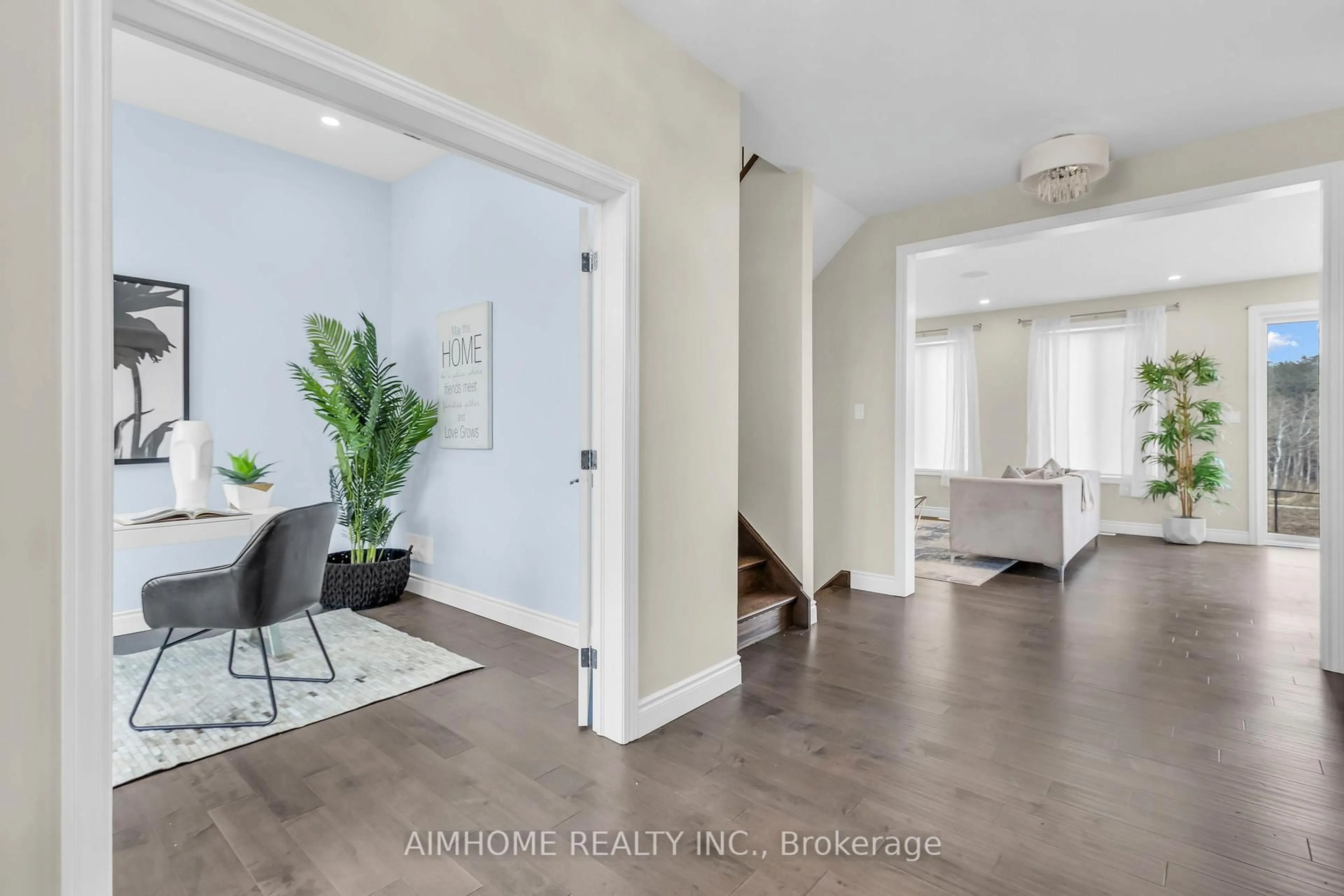 Indoor entryway for 2668 Kains Rd, London South Ontario N6K 0K9
