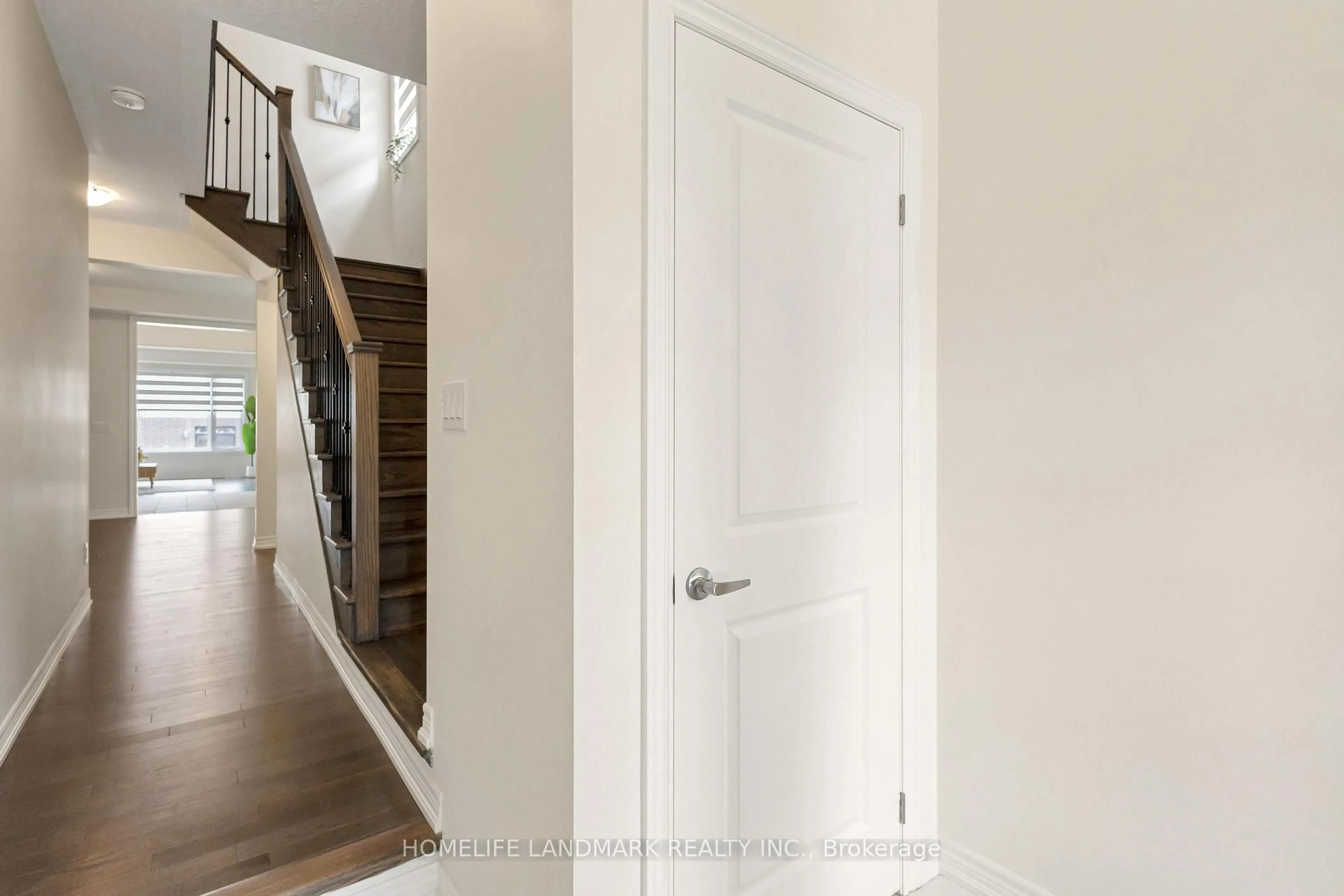 Indoor entryway for 285 Broadacre Dr, Kitchener Ontario N2R 0S6
