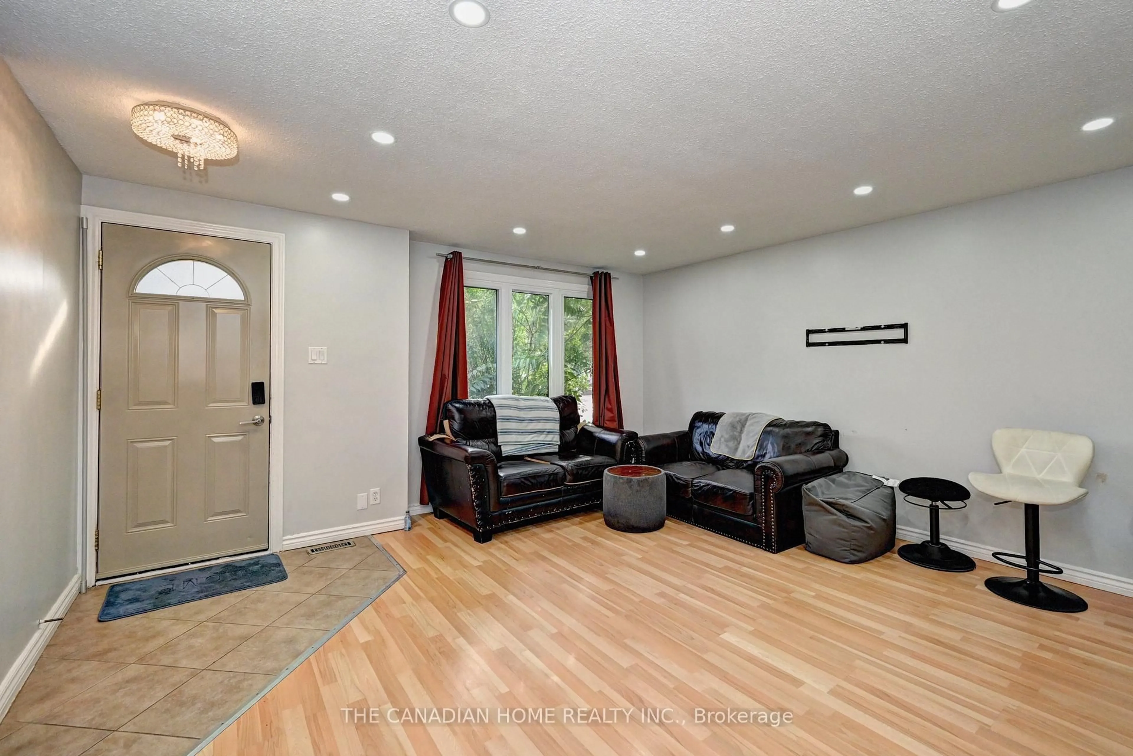 Living room with furniture, unknown for 489 Strasburg Rd, Kitchener Ontario N2E 1P1
