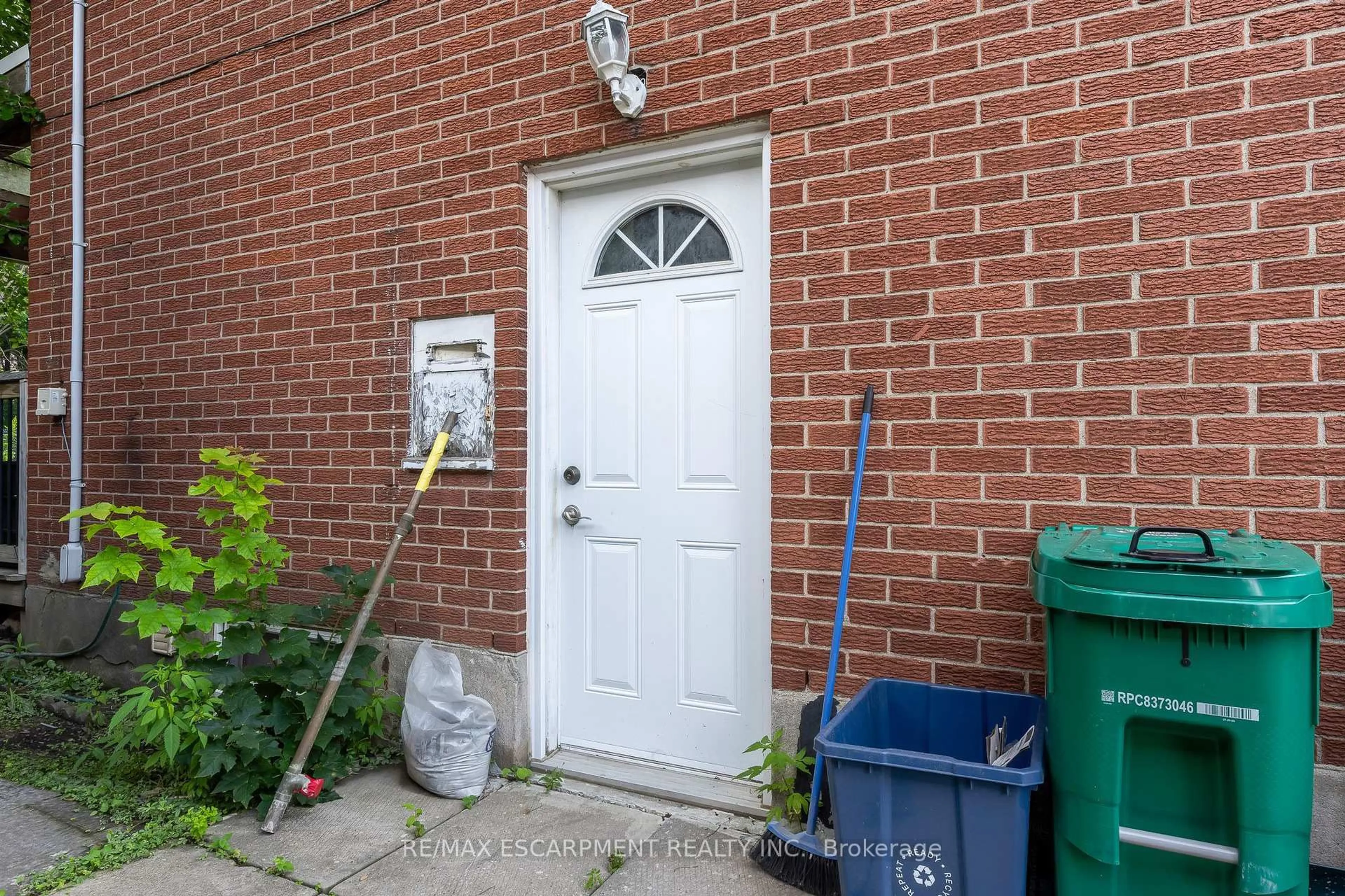 Unknown for 203B Erb St, Waterloo Ontario N2J 1M7