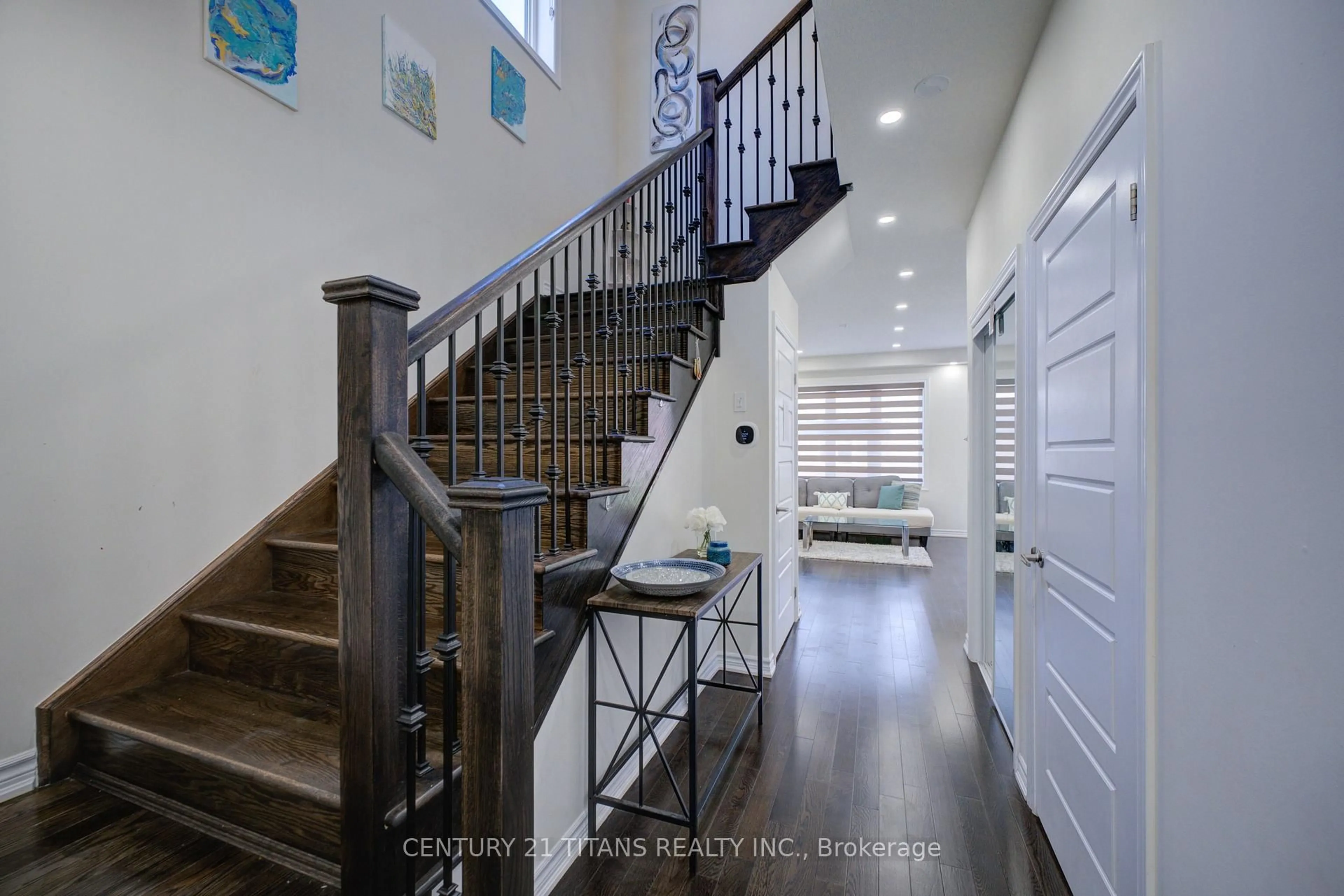 Indoor entryway for 12 Mclaren Ave, Brantford Ontario N3T 0T3