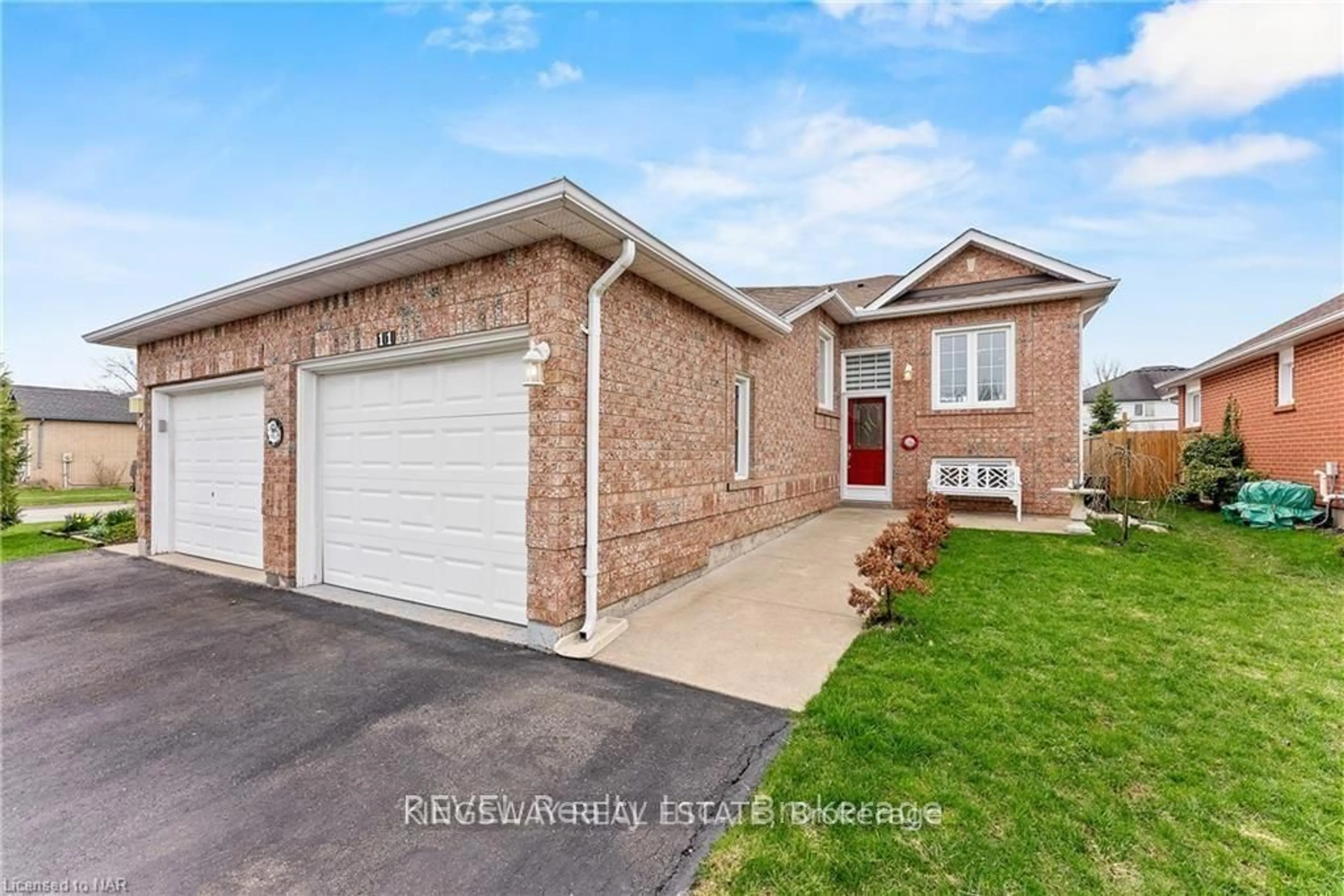 Home with brick exterior material, street for 11 JACKSON Crt, Welland Ontario L3C 7G2