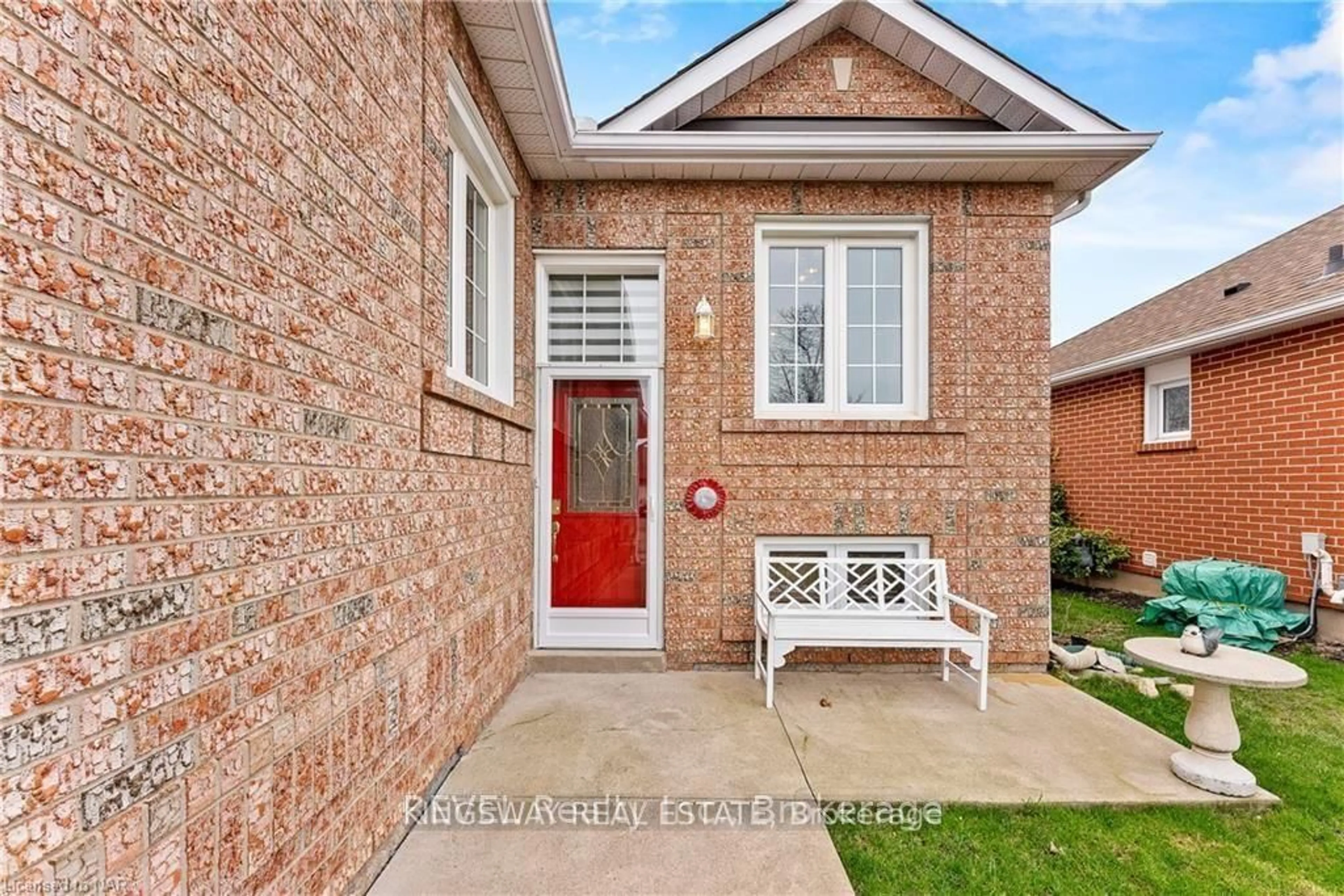 Home with brick exterior material, street for 11 JACKSON Crt, Welland Ontario L3C 7G2