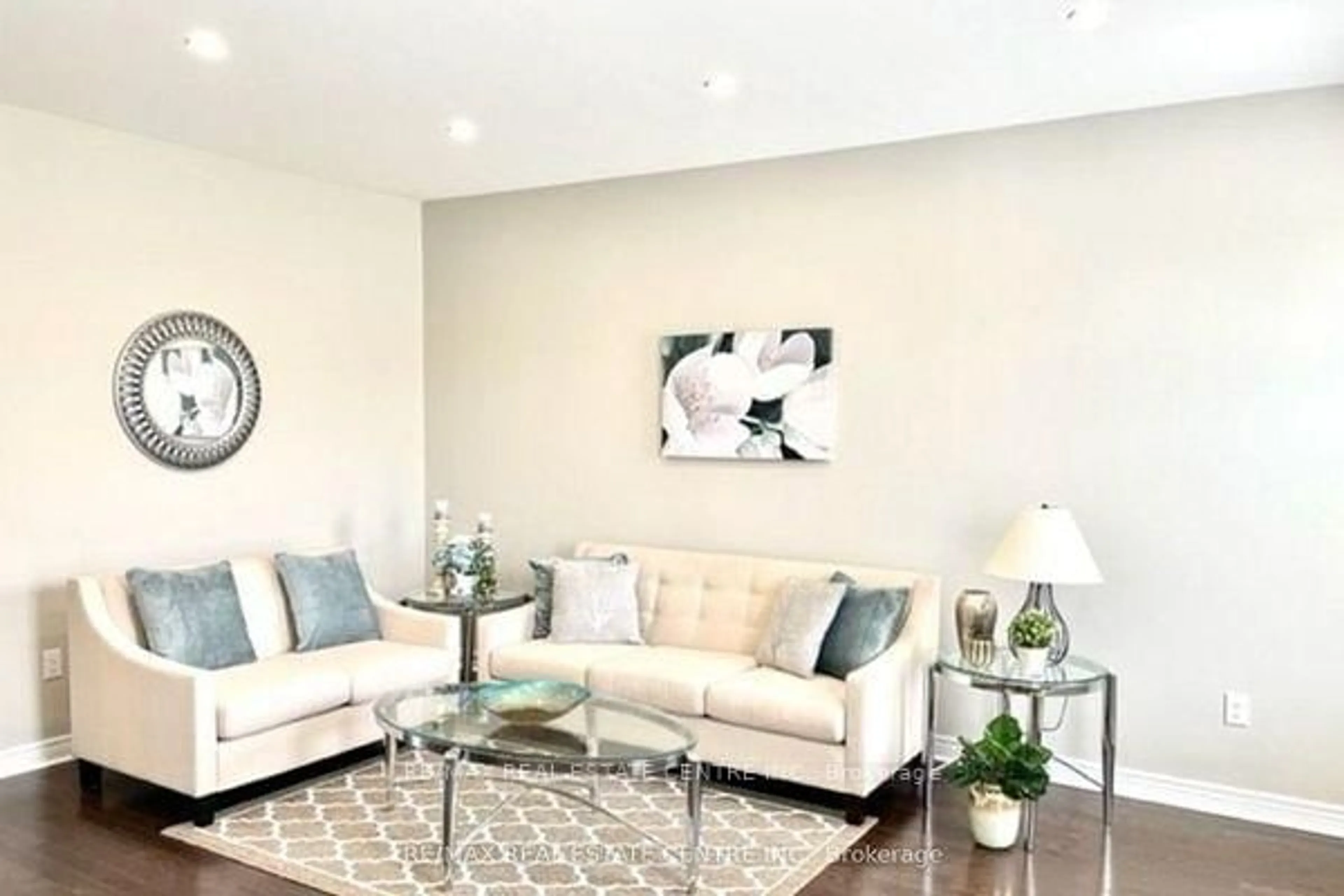 Living room with furniture, unknown for 12 MacDonell Rd, Niagara-on-the-Lake Ontario L0S 1J0
