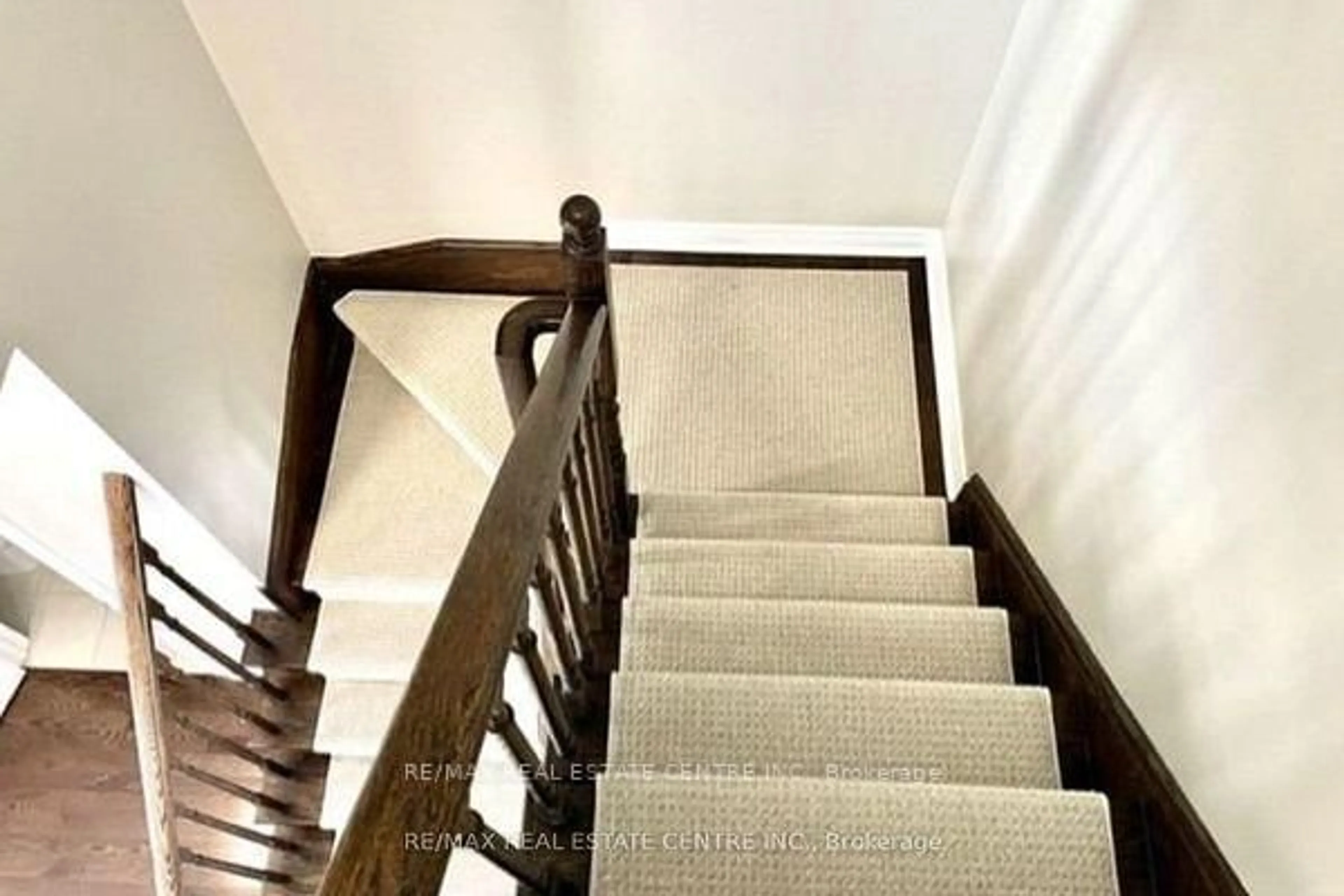Stairs for 12 MacDonell Rd, Niagara-on-the-Lake Ontario L0S 1J0