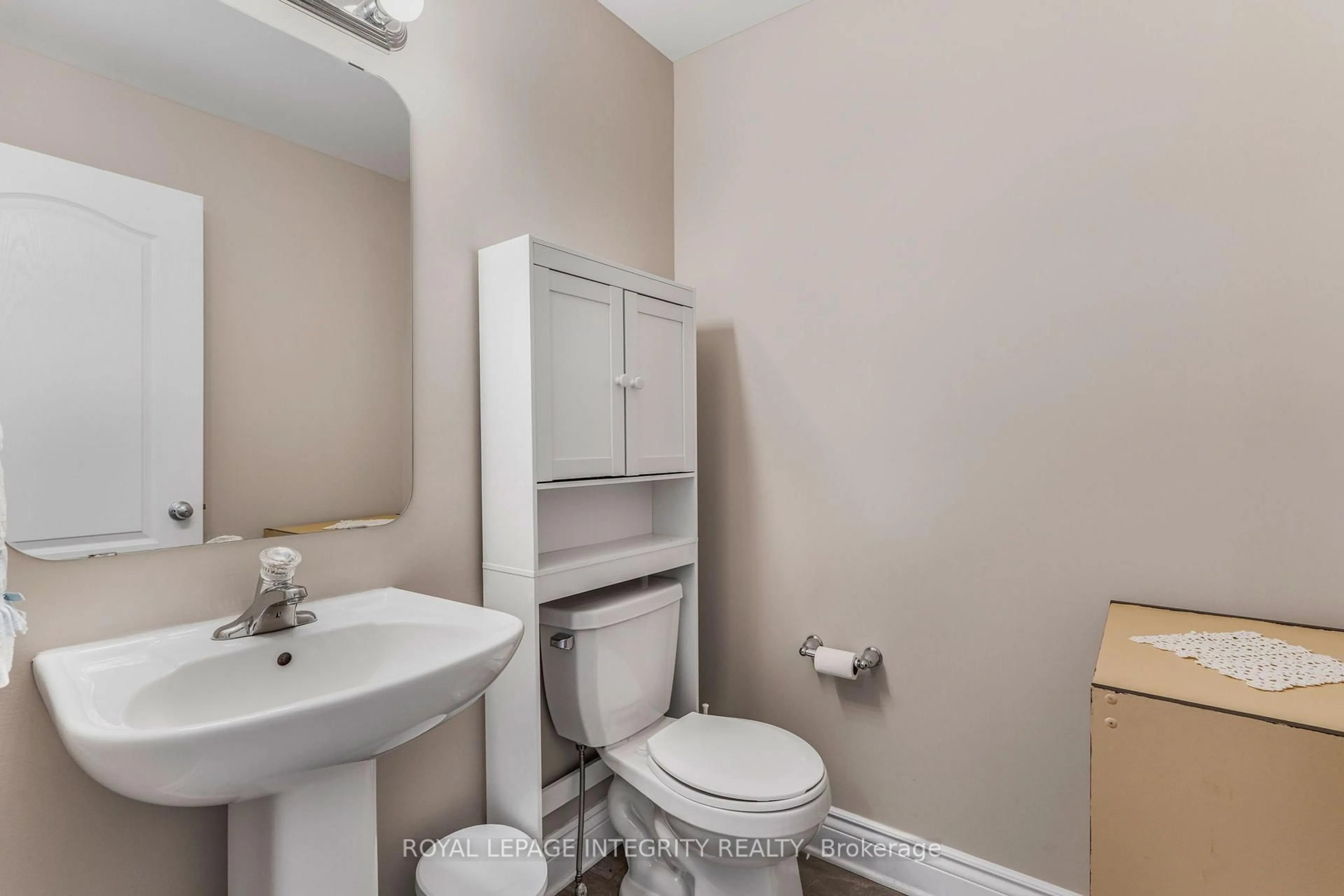 Standard bathroom, unknown for 1132 Docteur Corbeil Blvd, Clarence-Rockland Ontario K4K 0G9