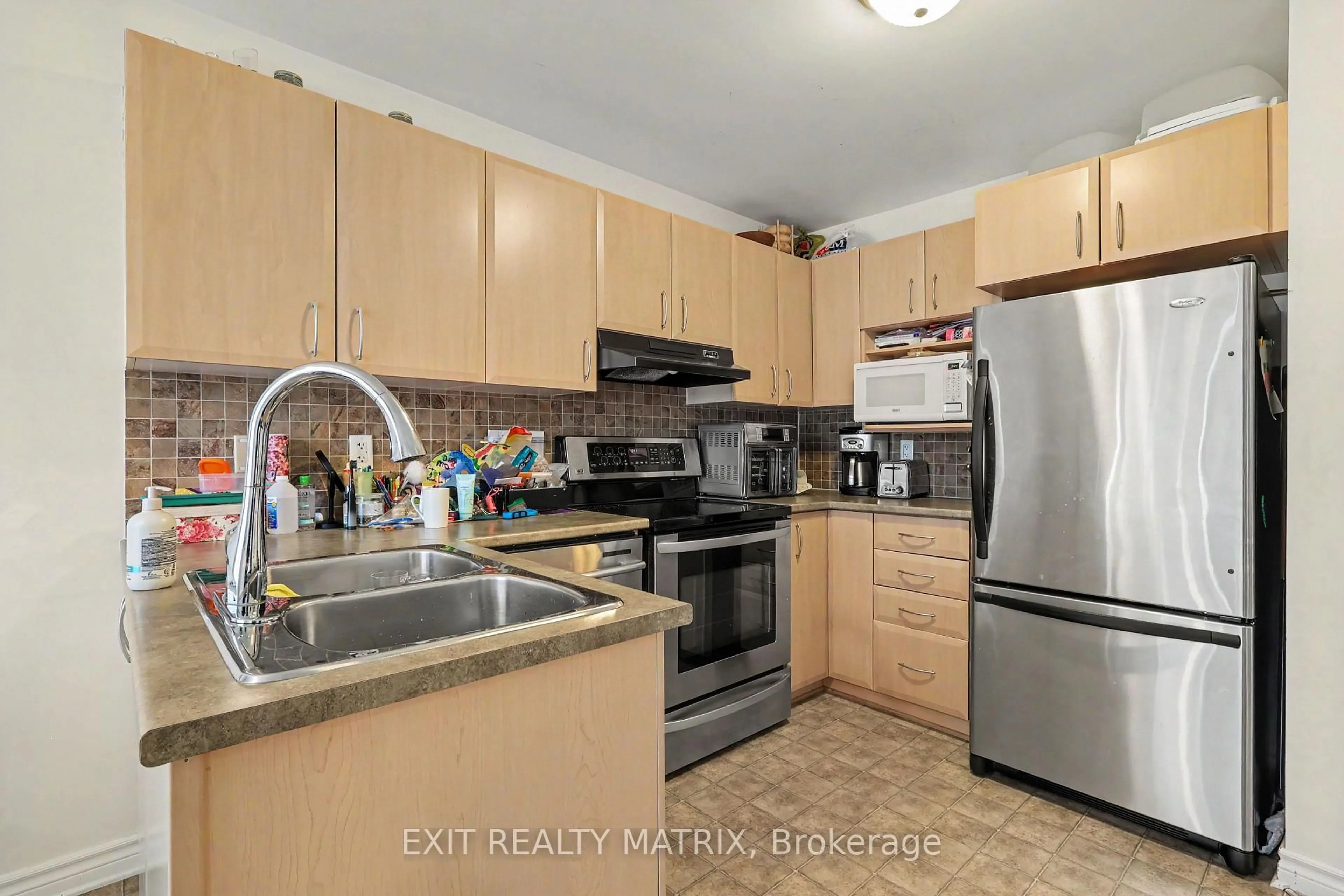 Standard kitchen, unknown for 416 Goldenbrook Way, Ottawa Ontario K4A 0J7
