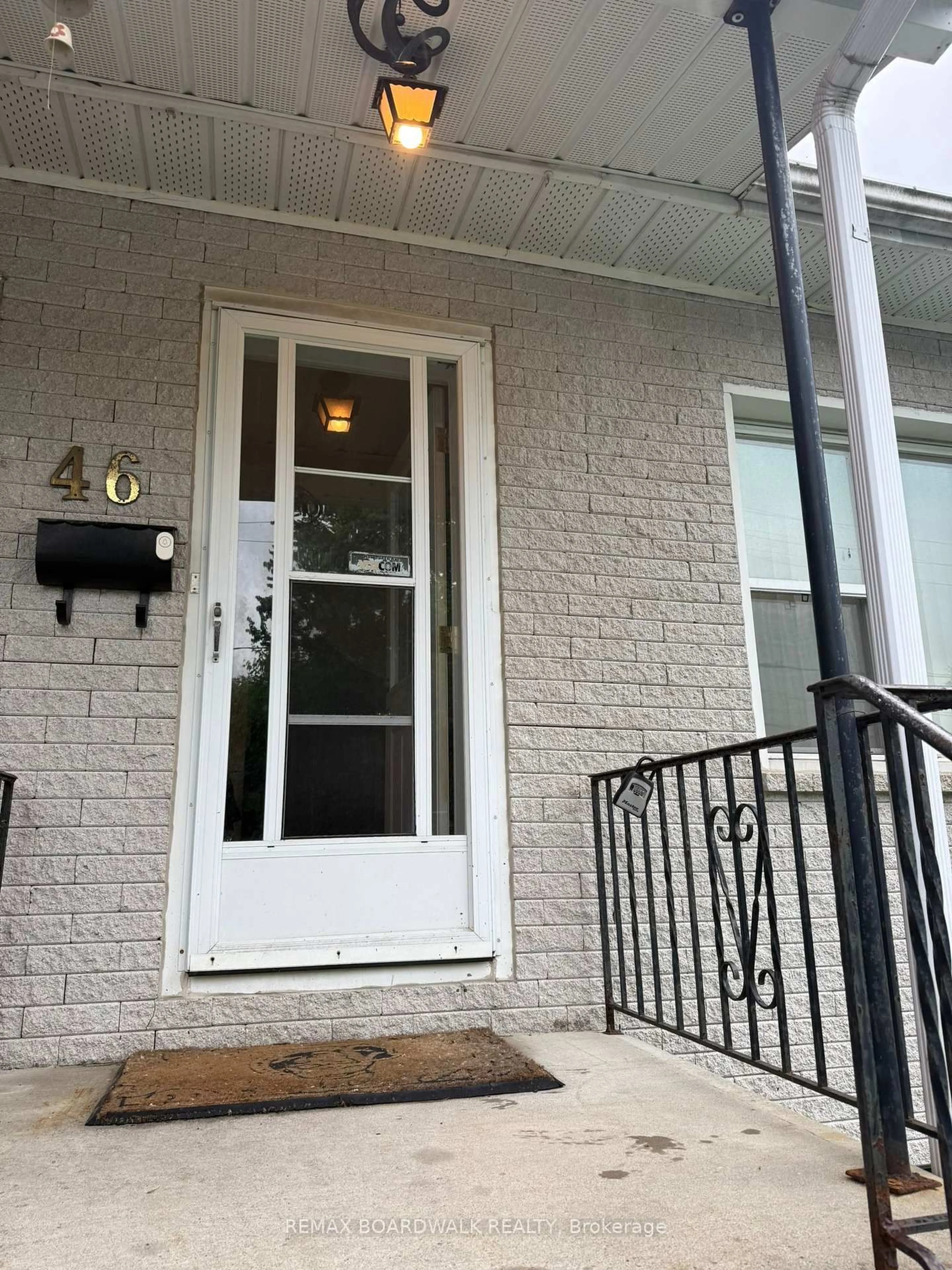 Indoor entryway for 46 Jolliet Ave, Ottawa Ontario K1L 5H5