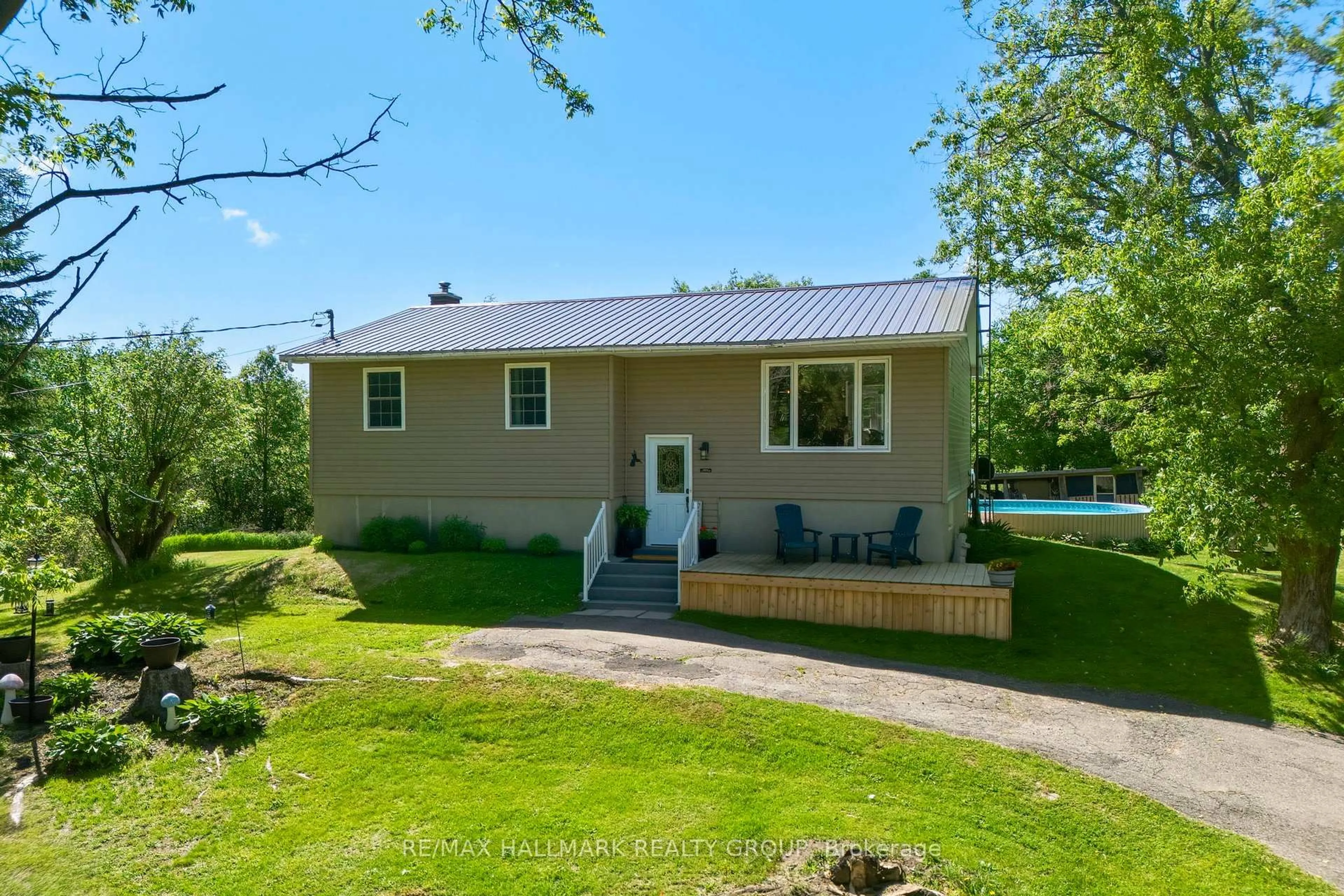 A pic from outside/outdoor area/front of a property/back of a property/a pic from drone, water/lake/river/ocean view for 237 County Road 42 Rd, Leeds and the Thousand Islands Ontario K0E 1G0