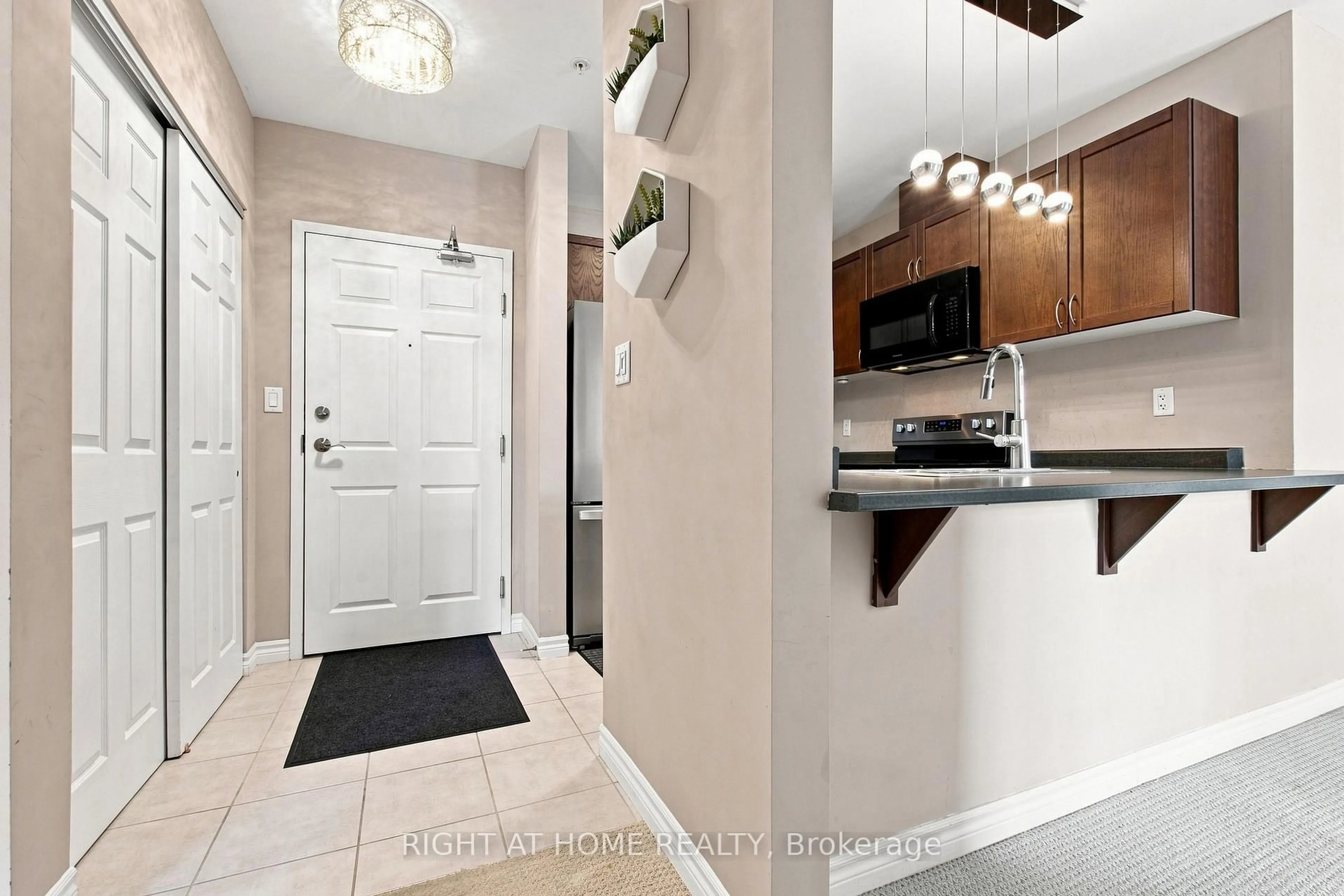 Indoor entryway for 2 Colonial Dr #201, Guelph Ontario N1L 0K8