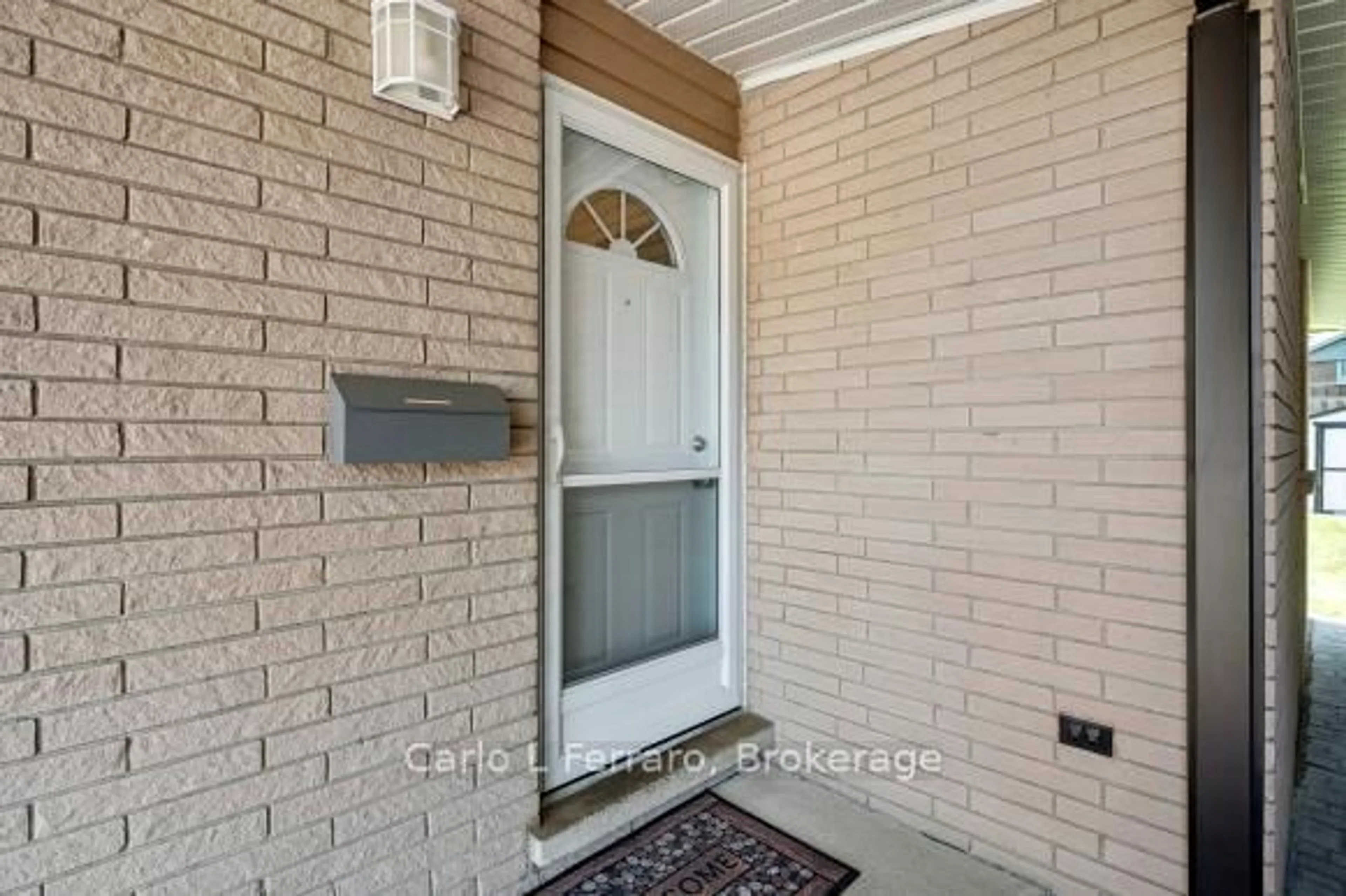 Indoor entryway for 79 Renfield St, Guelph Ontario N1E 4A5