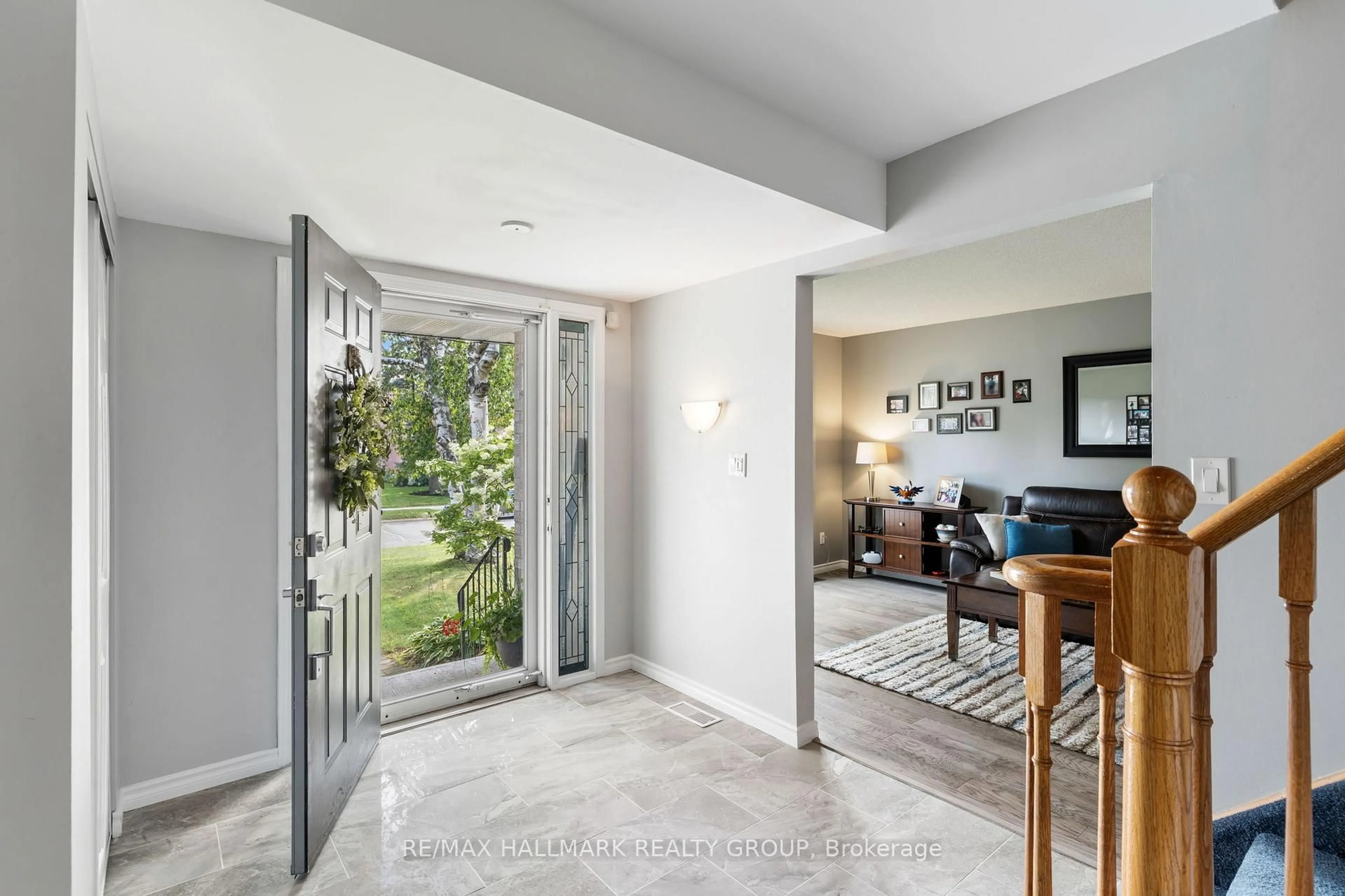 Indoor entryway for 222 Colonel Douglas Cres, Brockville Ontario K6V 6V9