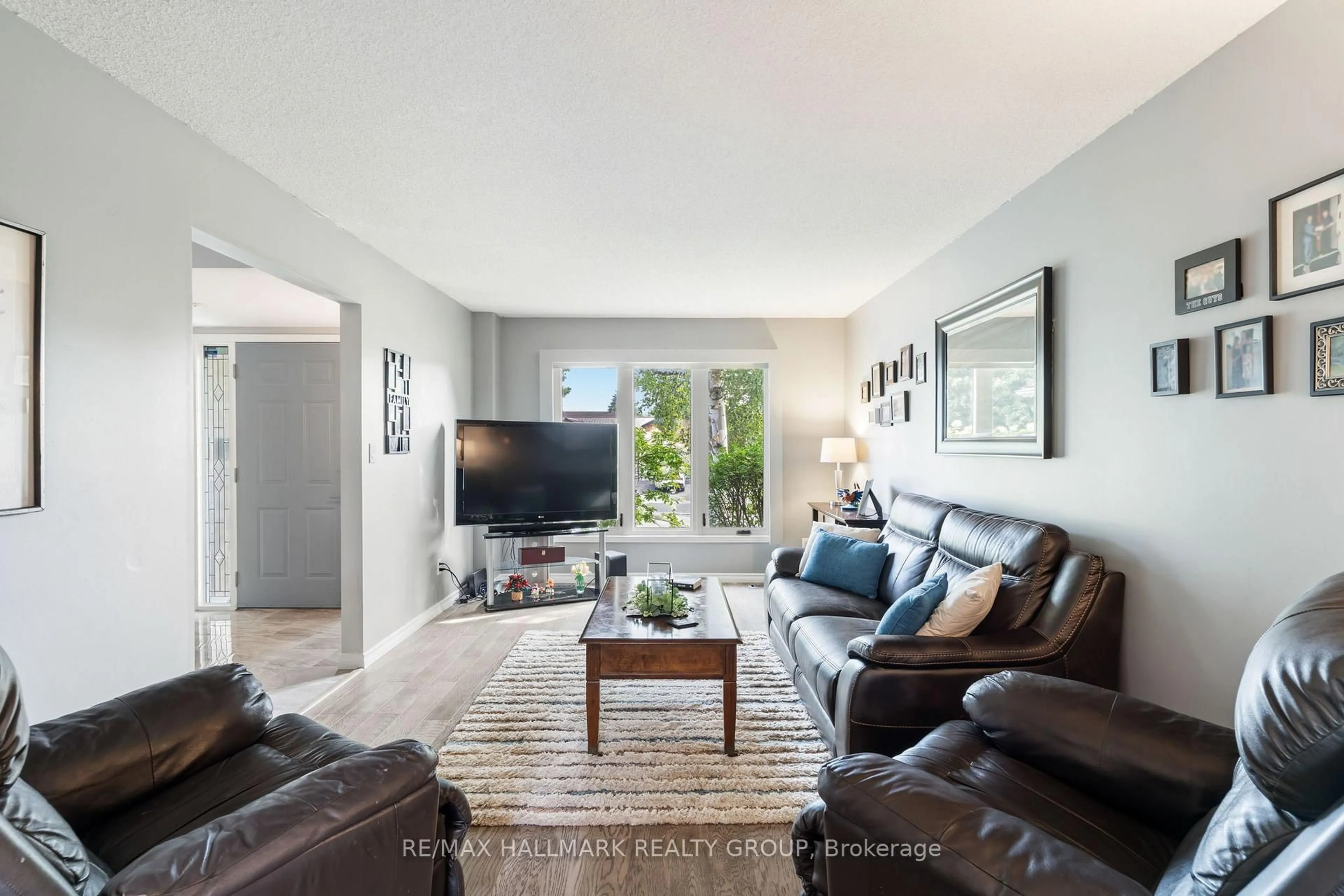 Living room with furniture, unknown for 222 Colonel Douglas Cres, Brockville Ontario K6V 6V9