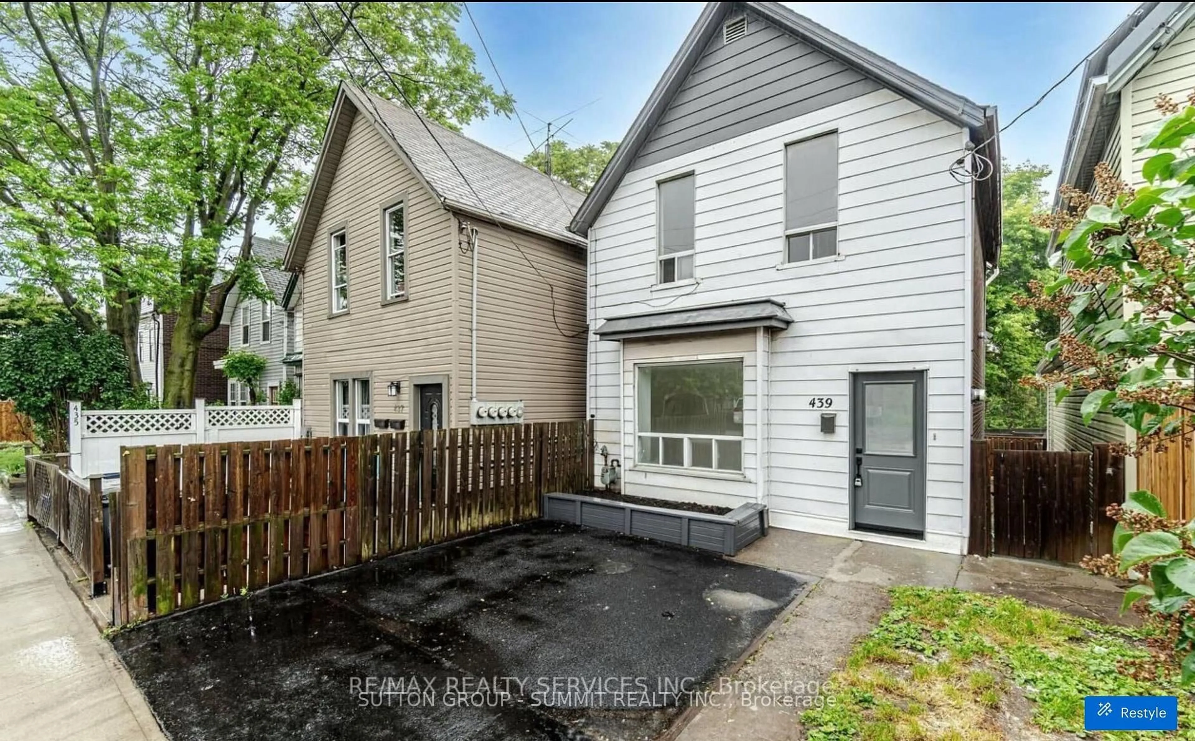 A pic from outside/outdoor area/front of a property/back of a property/a pic from drone, street for 439 Ferguson Ave, Hamilton Ontario L8L 4Z1