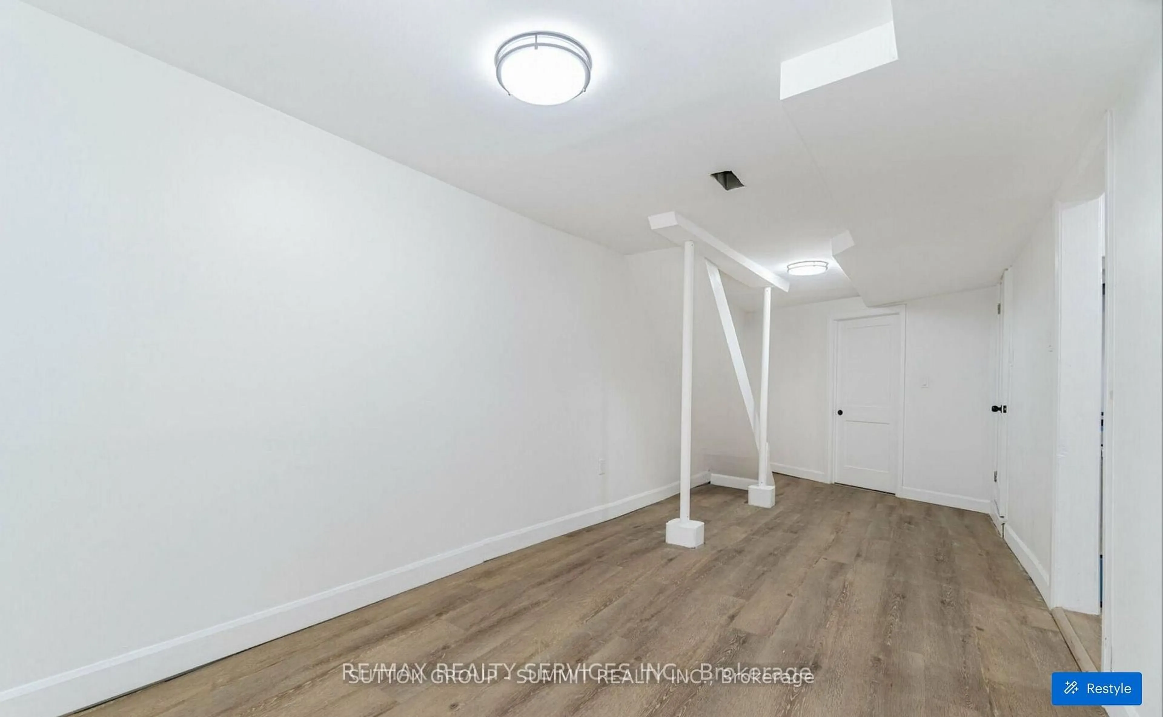 A pic of a room for 439 Ferguson Ave, Hamilton Ontario L8L 4Z1