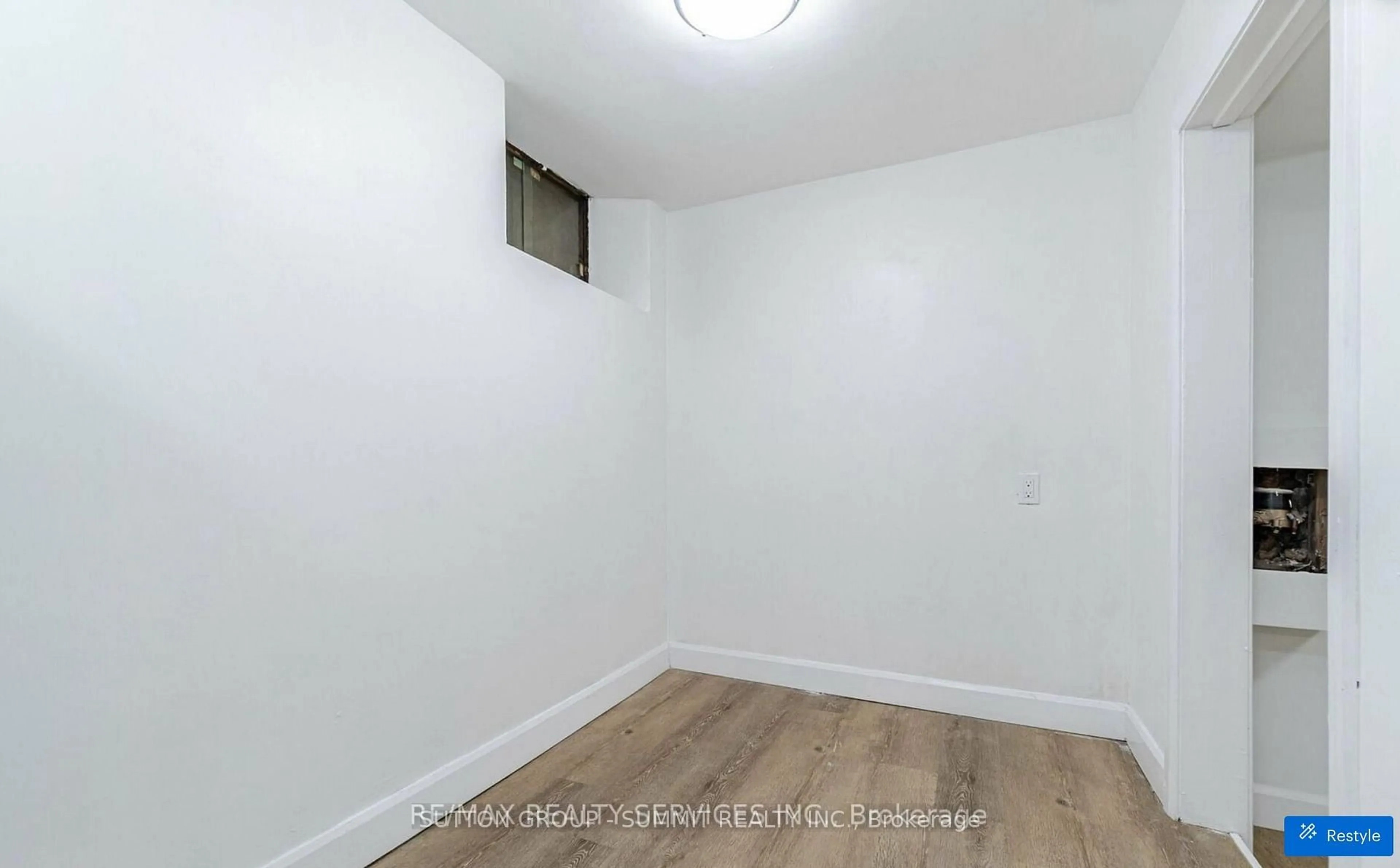A pic of a room for 439 Ferguson Ave, Hamilton Ontario L8L 4Z1