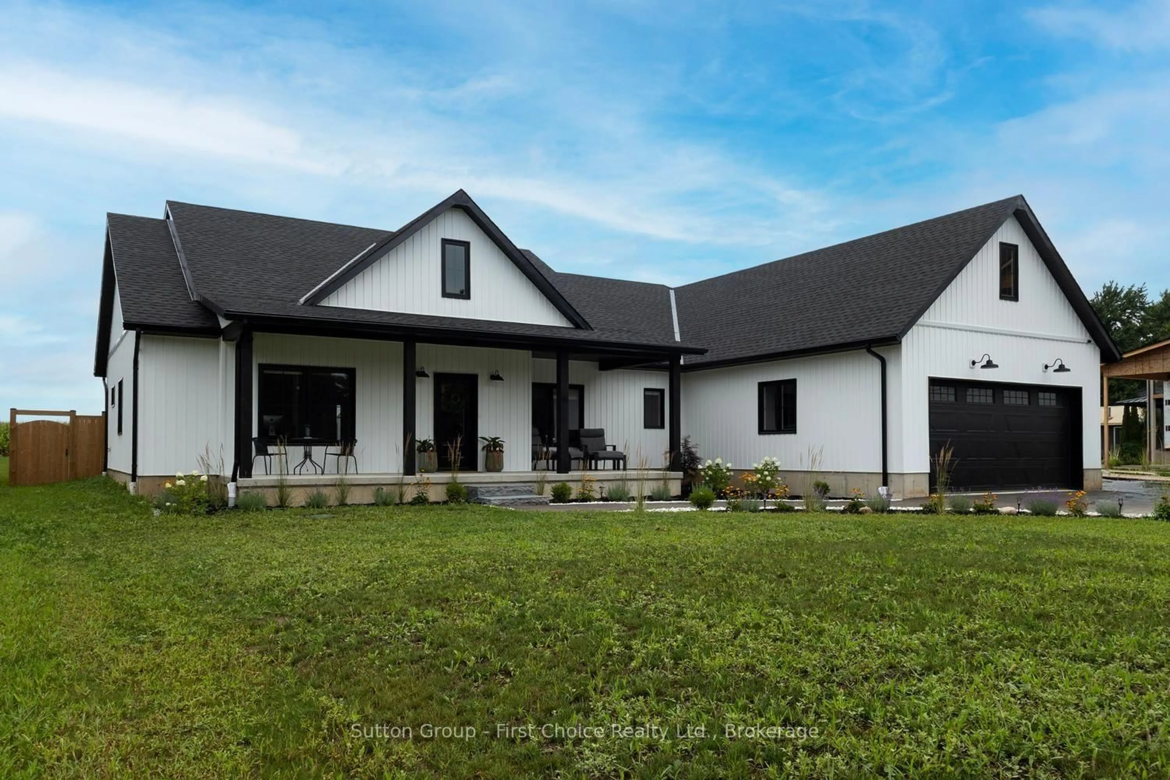 Home with vinyl exterior material, building for 3184 Road 122 Rd, Perth South Ontario N0K 1V0