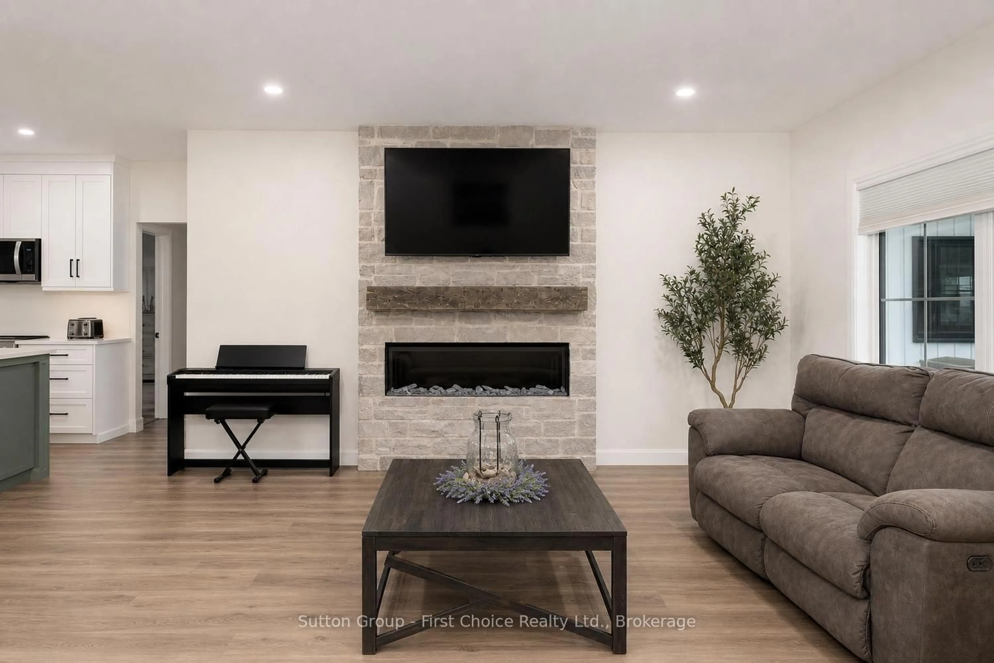 Living room with furniture, unknown for 3184 Road 122 Rd, Perth South Ontario N0K 1V0