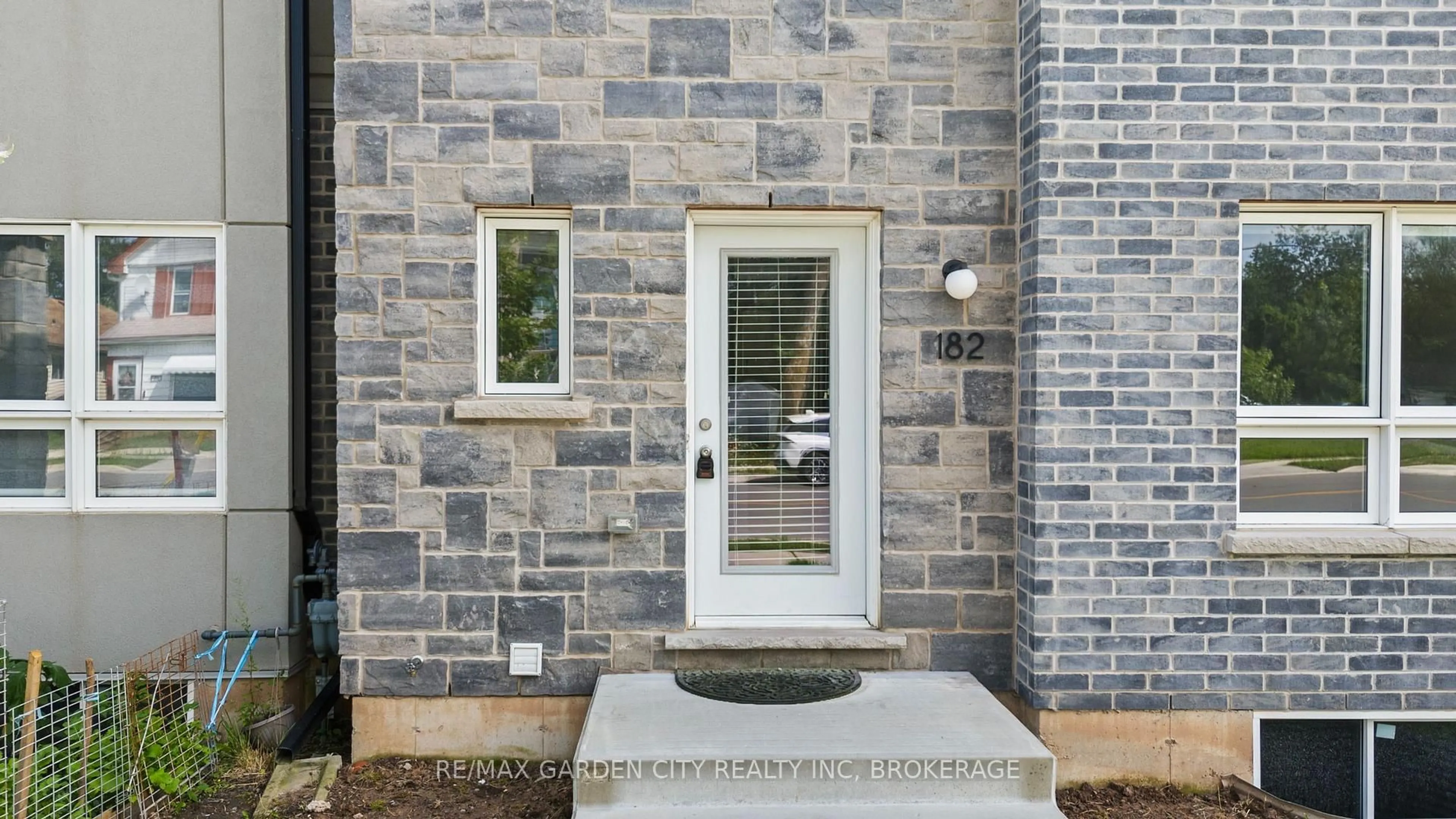 Unknown for 182 BROADWAY Lane #8, Welland Ontario L3C 5L5