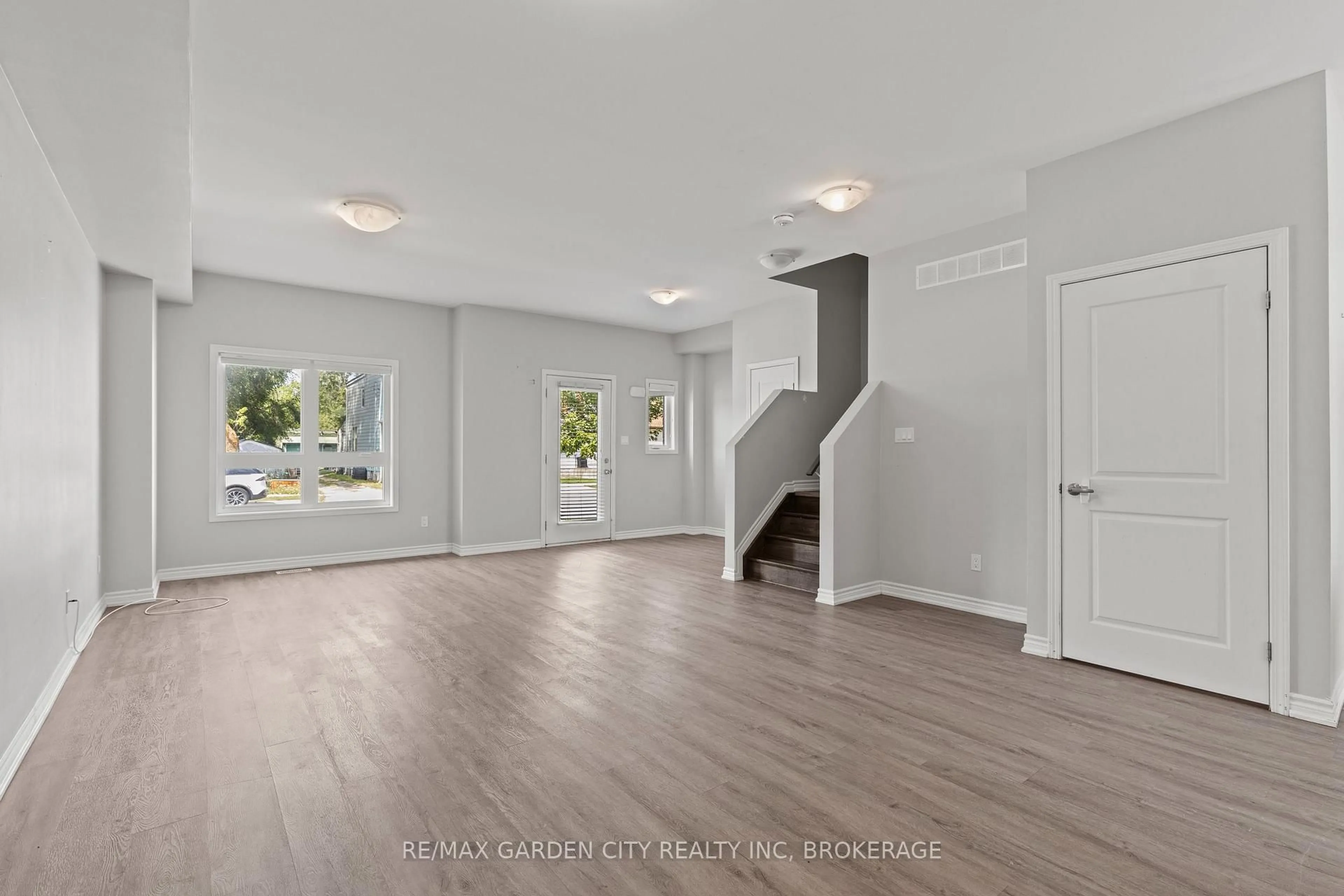 Unknown for 182 BROADWAY Lane #8, Welland Ontario L3C 5L5