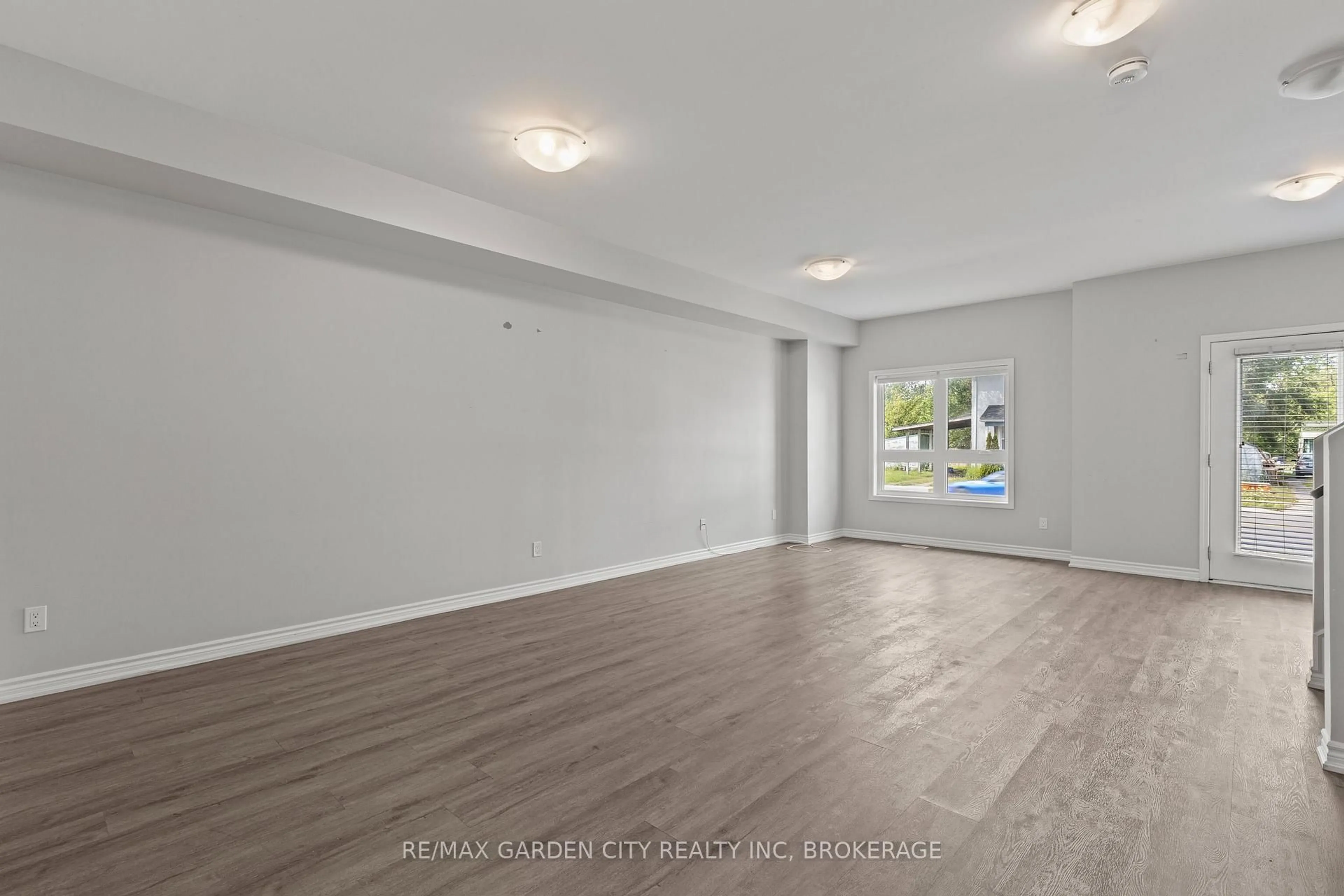A pic of a room for 182 BROADWAY Lane #8, Welland Ontario L3C 5L5