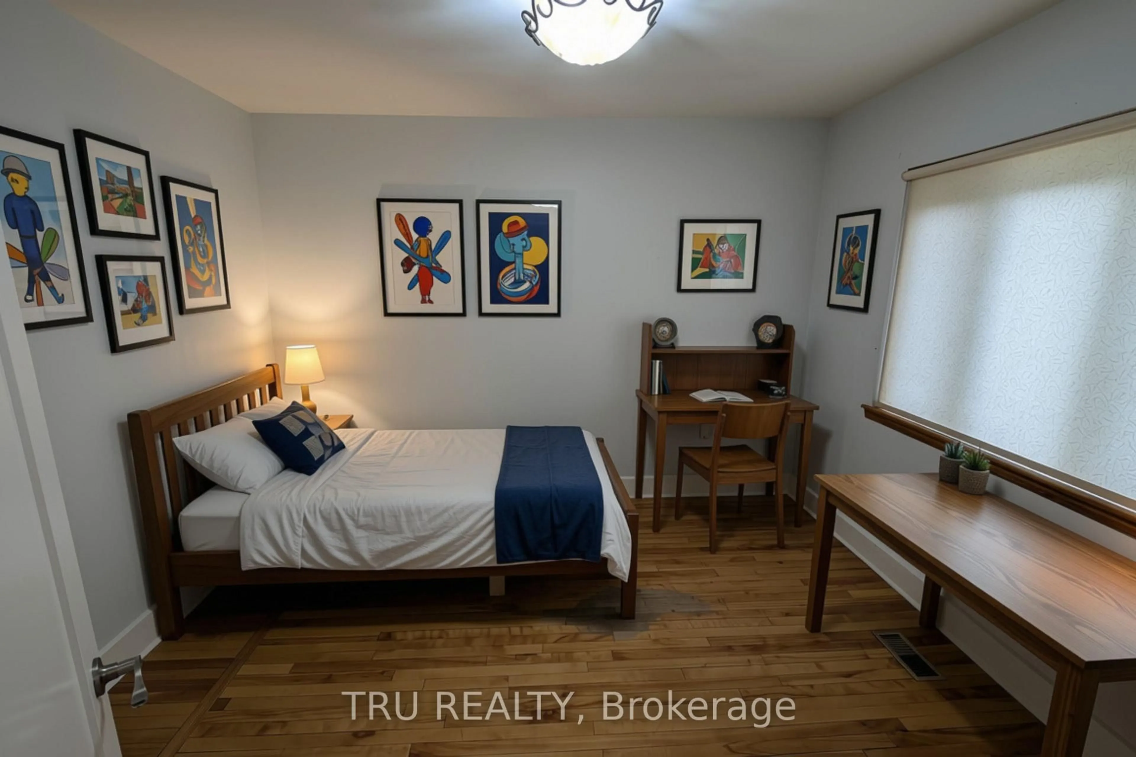 A pic of a room for 105 Mailes Ave, Ottawa Ontario K1Z 6V5