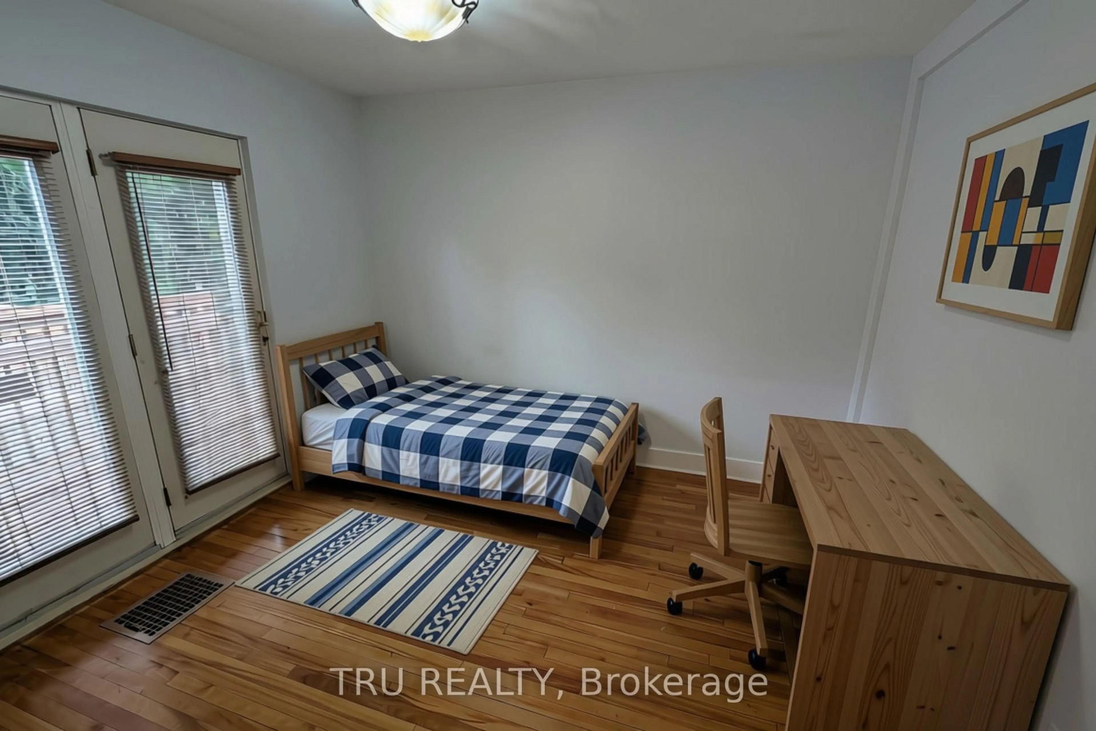 A pic of a room for 105 Mailes Ave, Ottawa Ontario K1Z 6V5
