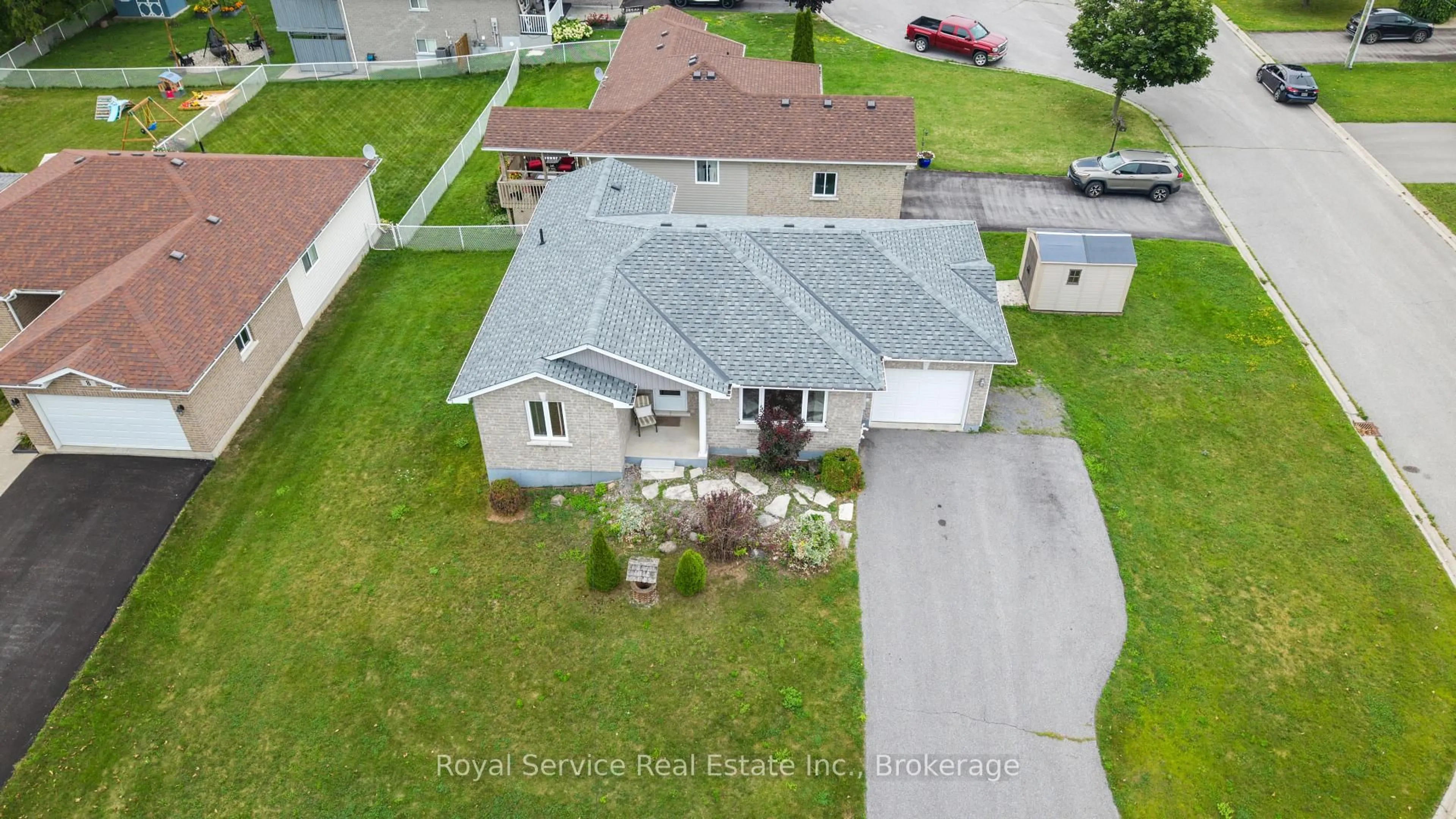 A pic from outside/outdoor area/front of a property/back of a property/a pic from drone, street for 10 Jane's Crt, Cramahe Ontario K0K 1S0