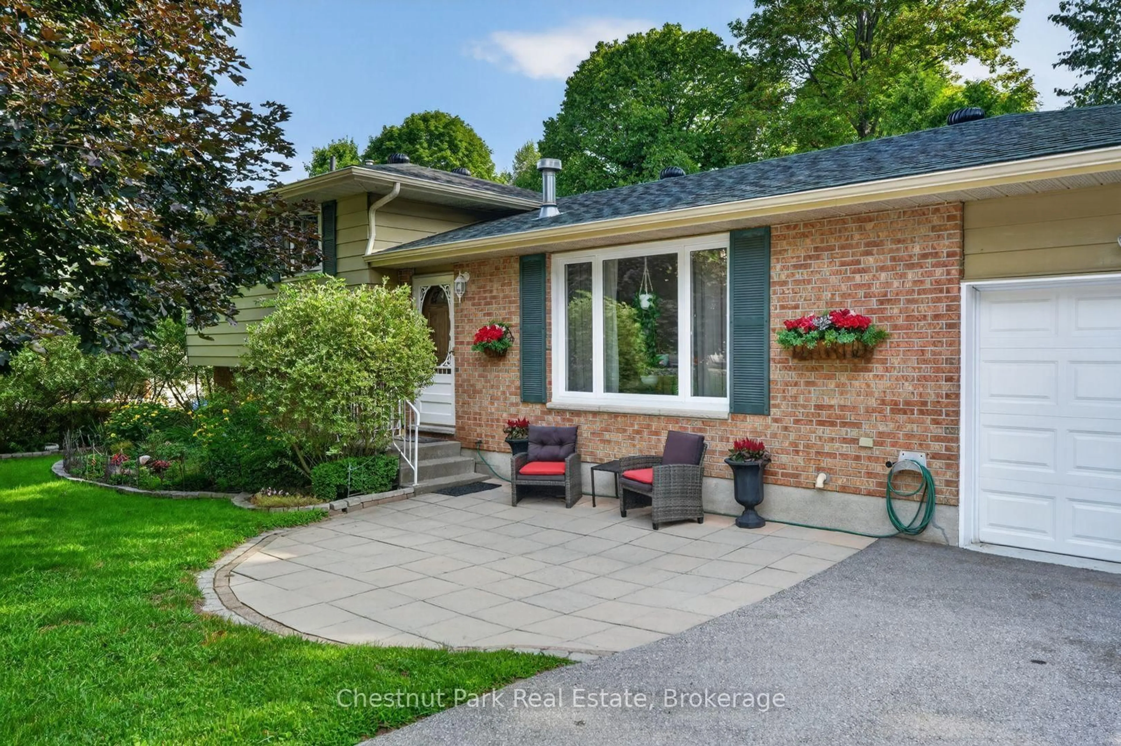 Home with brick exterior material, street for 80 HUBBEL Cres, Huntsville Ontario P1H 1S6