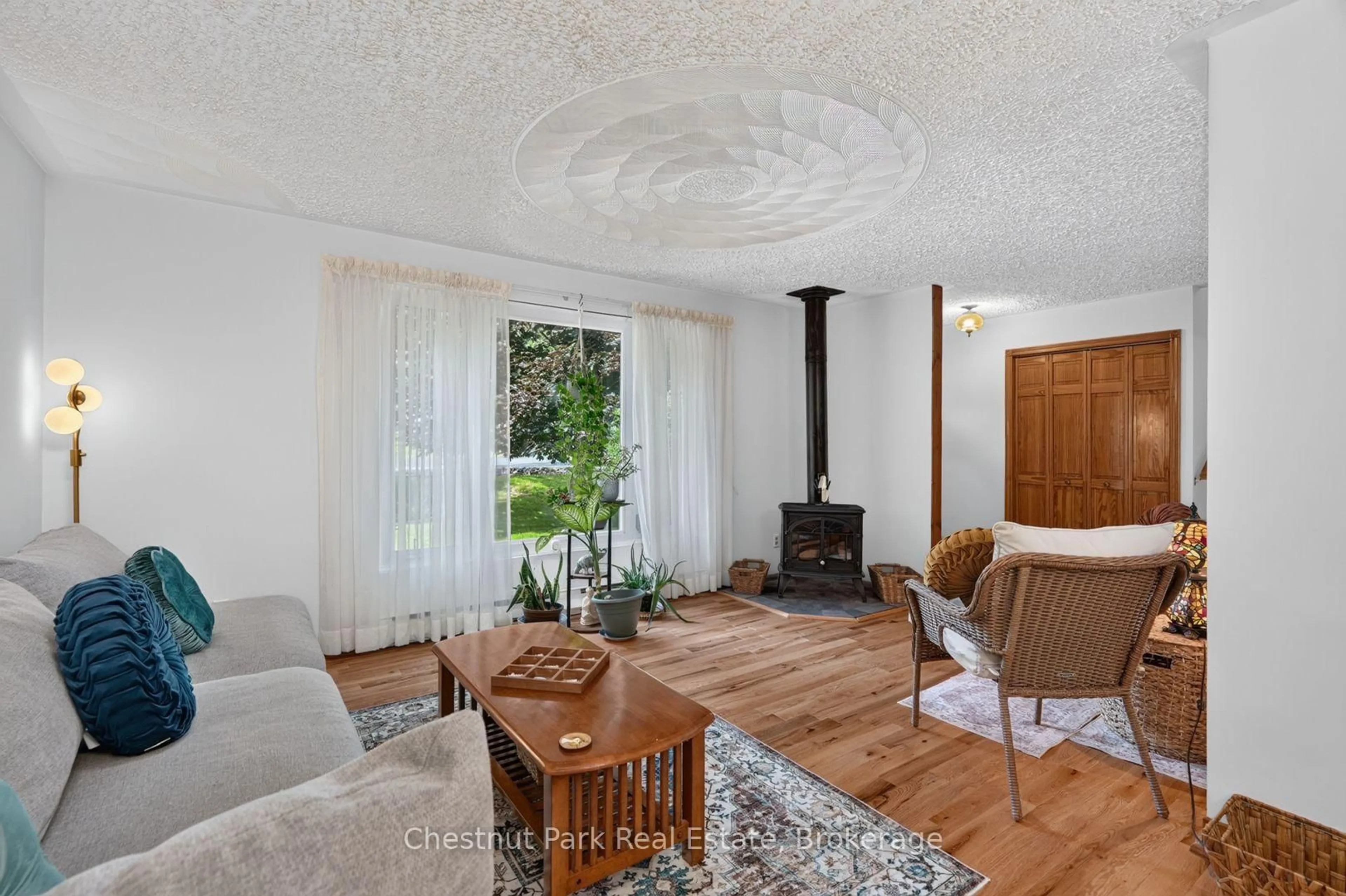Living room with furniture, wood/laminate floor for 80 HUBBEL Cres, Huntsville Ontario P1H 1S6