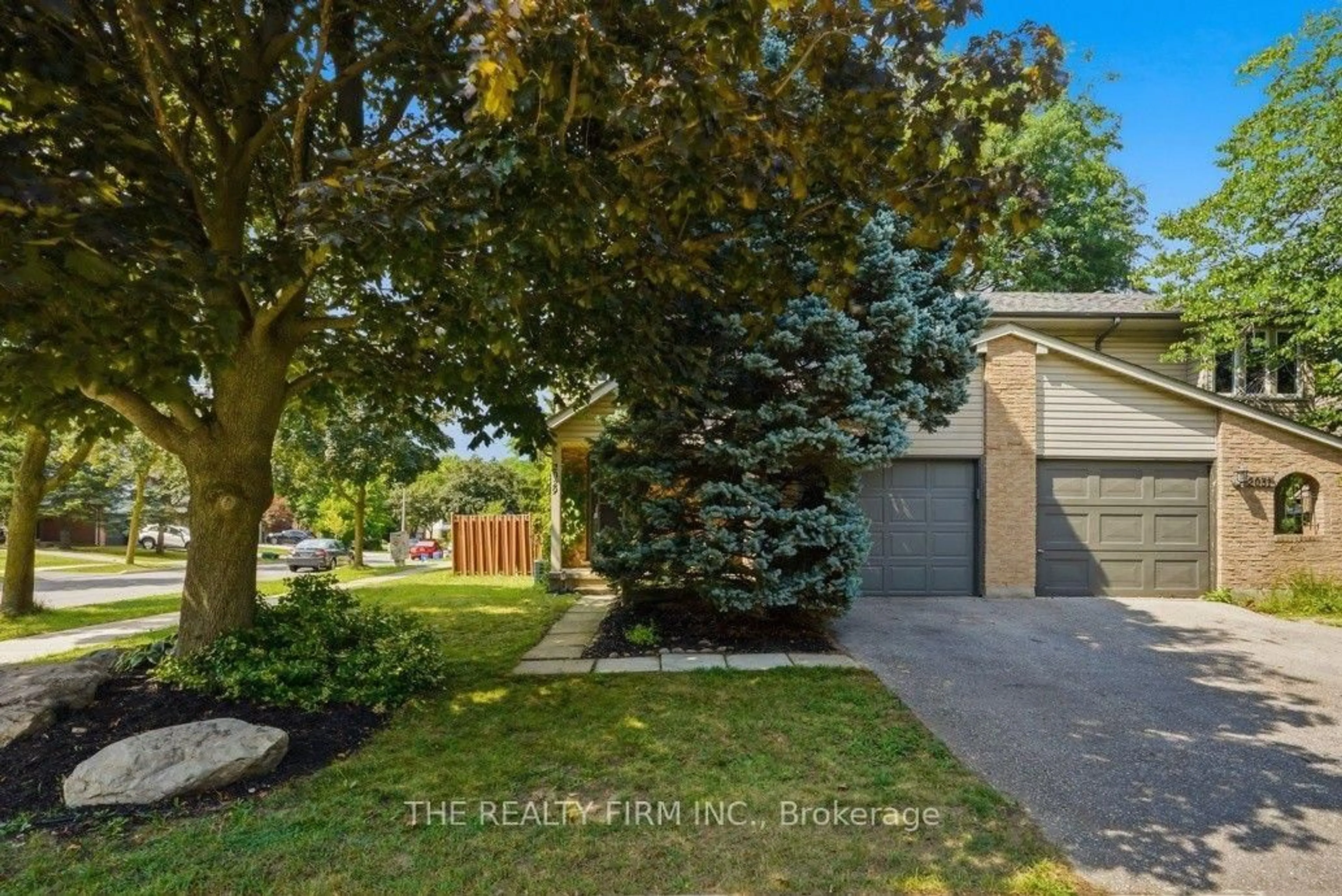 A pic from outside/outdoor area/front of a property/back of a property/a pic from drone, street for 2029 Aldersbrook Rd, London North Ontario N6G 3N2