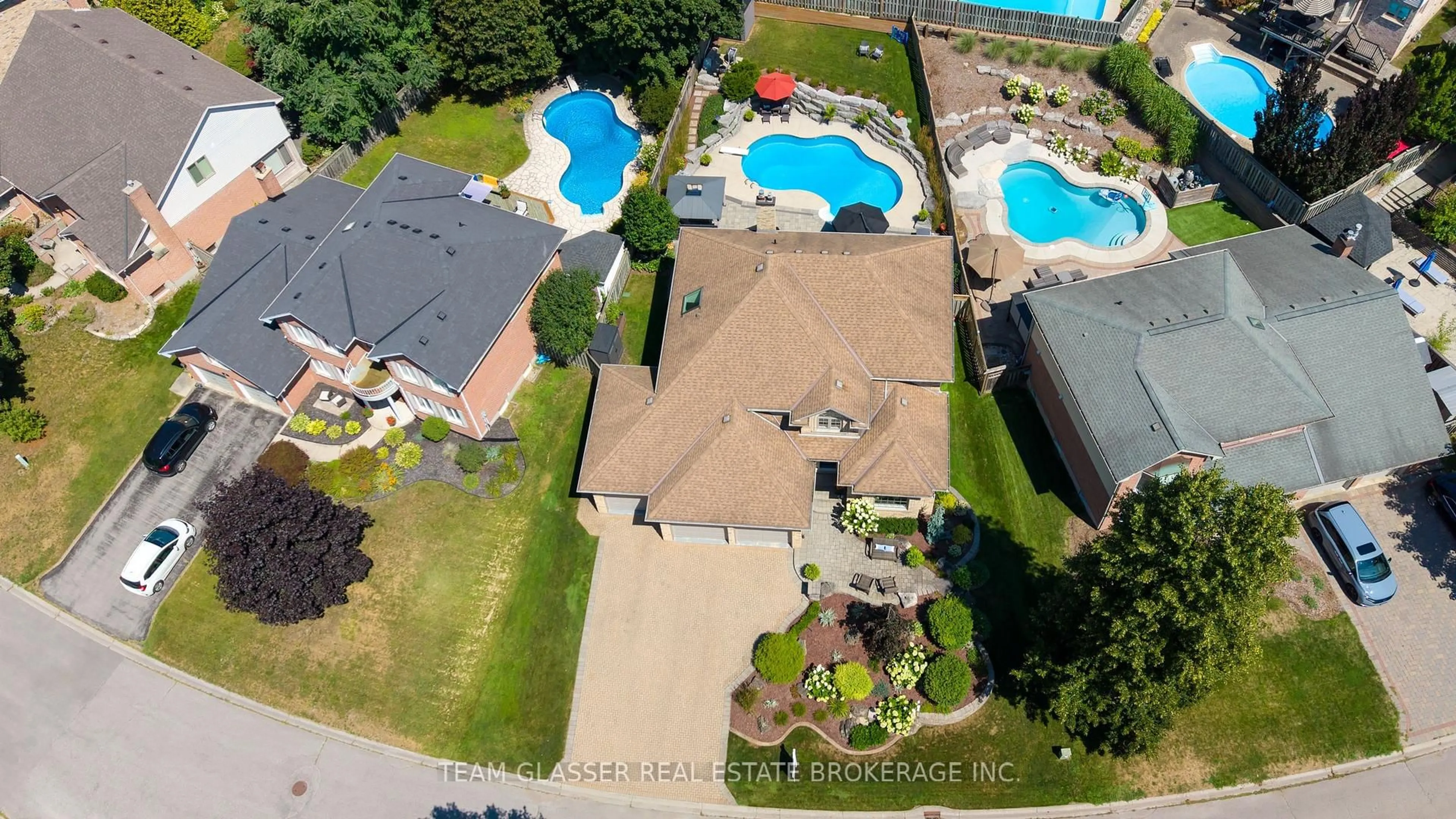 A pic from outside/outdoor area/front of a property/back of a property/a pic from drone, water/lake/river/ocean view for 27 Chestnut Hill, London South Ontario N6K 4J5