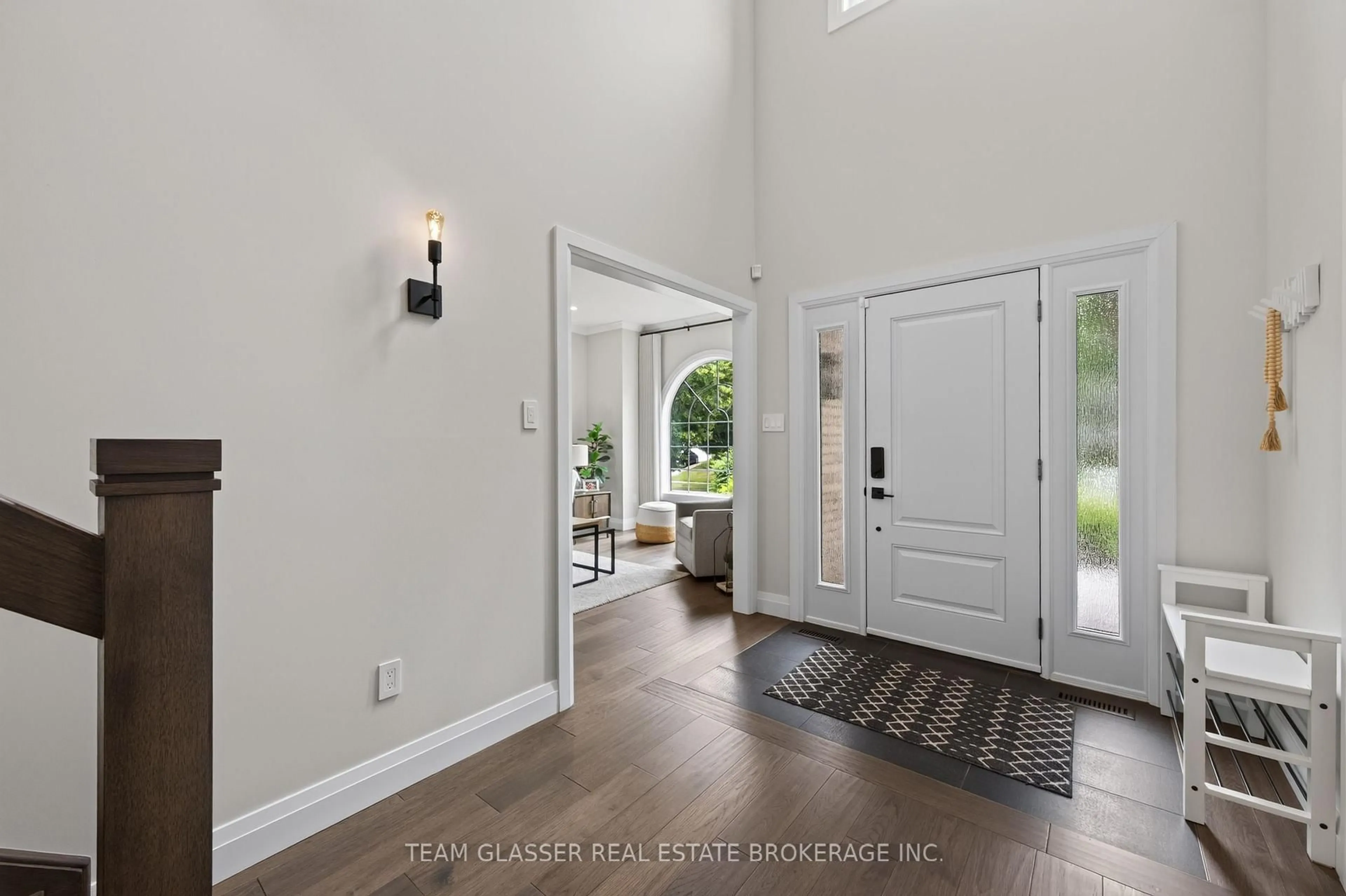 Indoor entryway for 27 Chestnut Hill, London South Ontario N6K 4J5