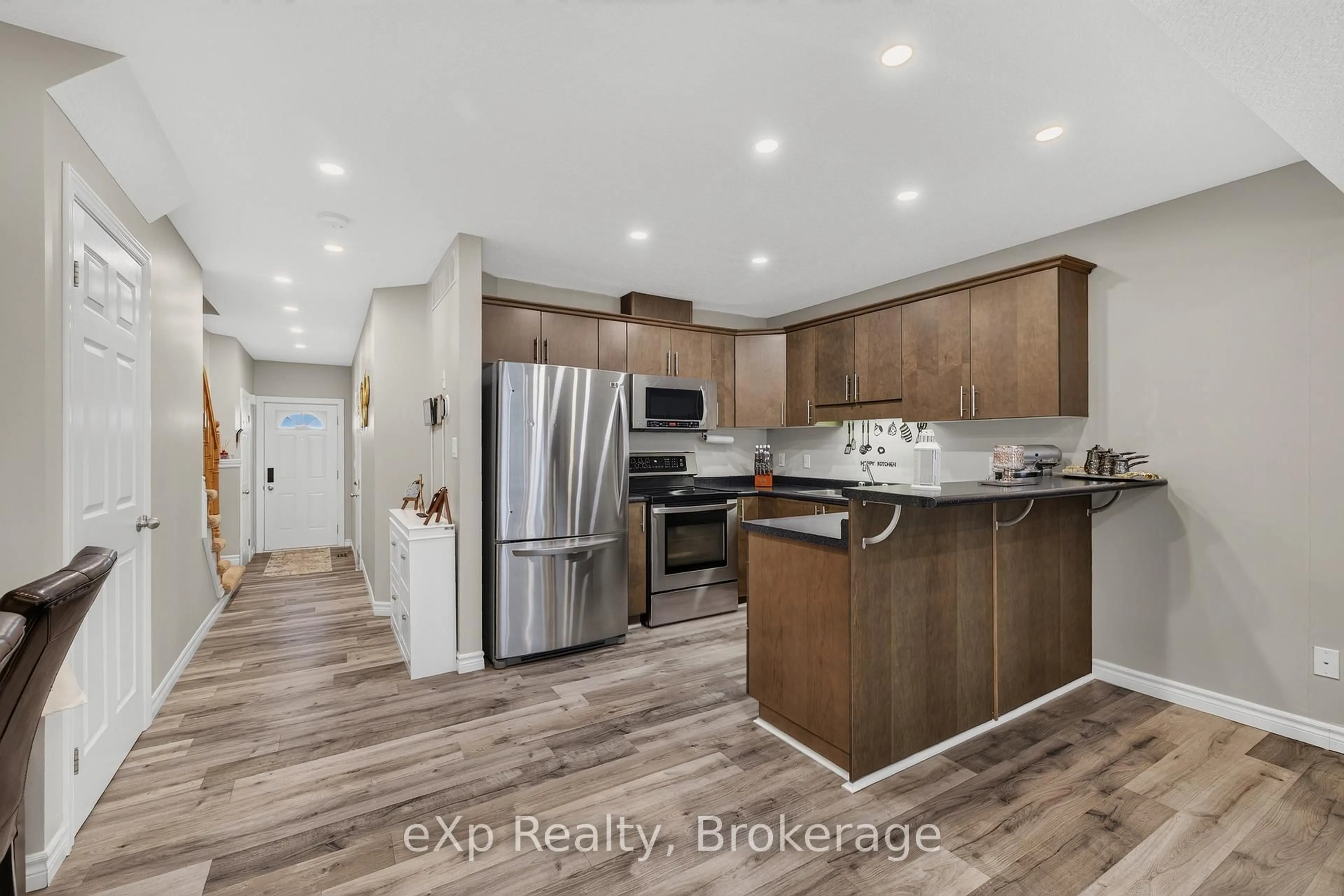 Open concept kitchen, unknown for 975 Strasburg Rd #4, Kitchener Ontario N2E 0A8