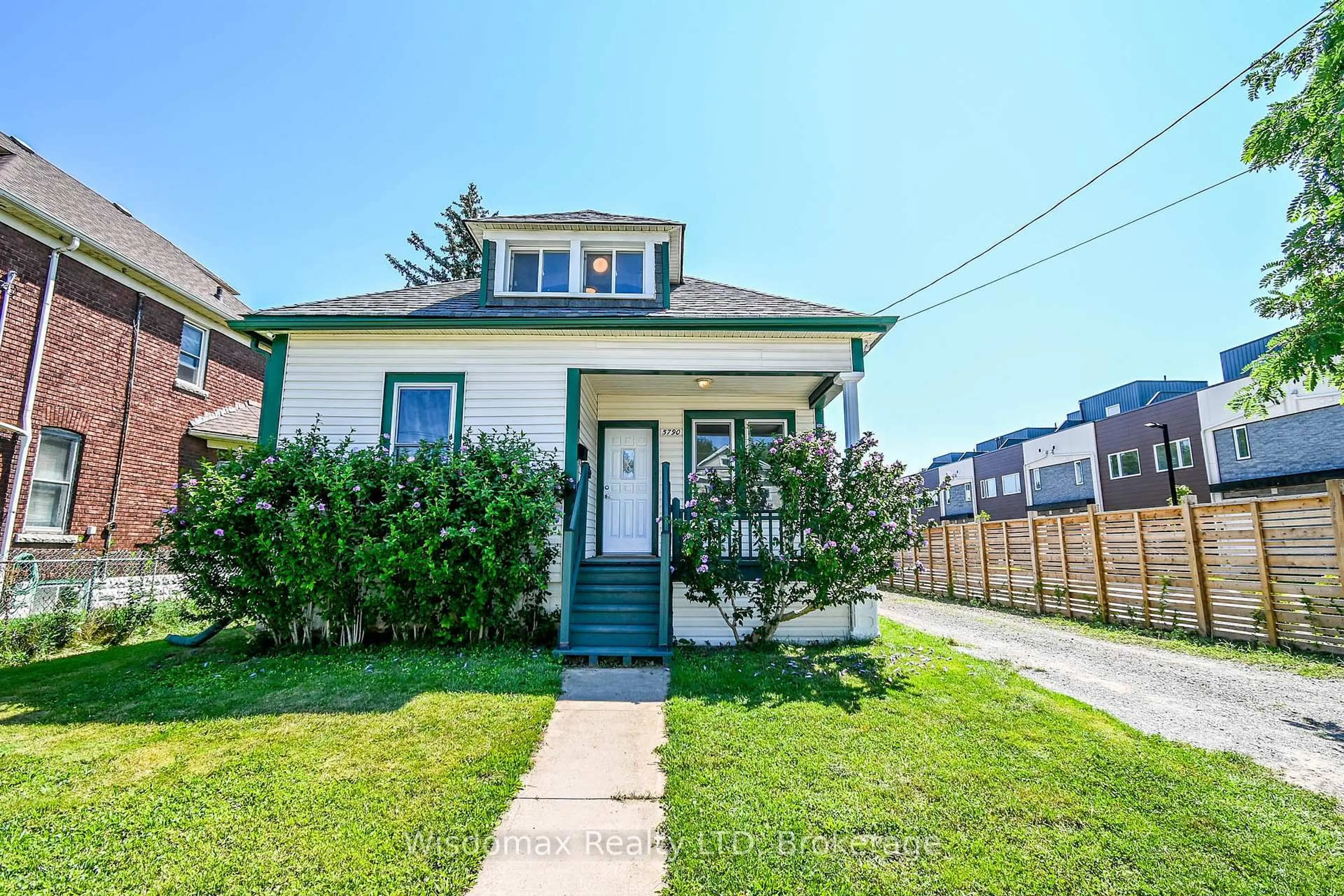 Unknown for 5790 ROBINSON St, Niagara Falls Ontario L2G 2B2