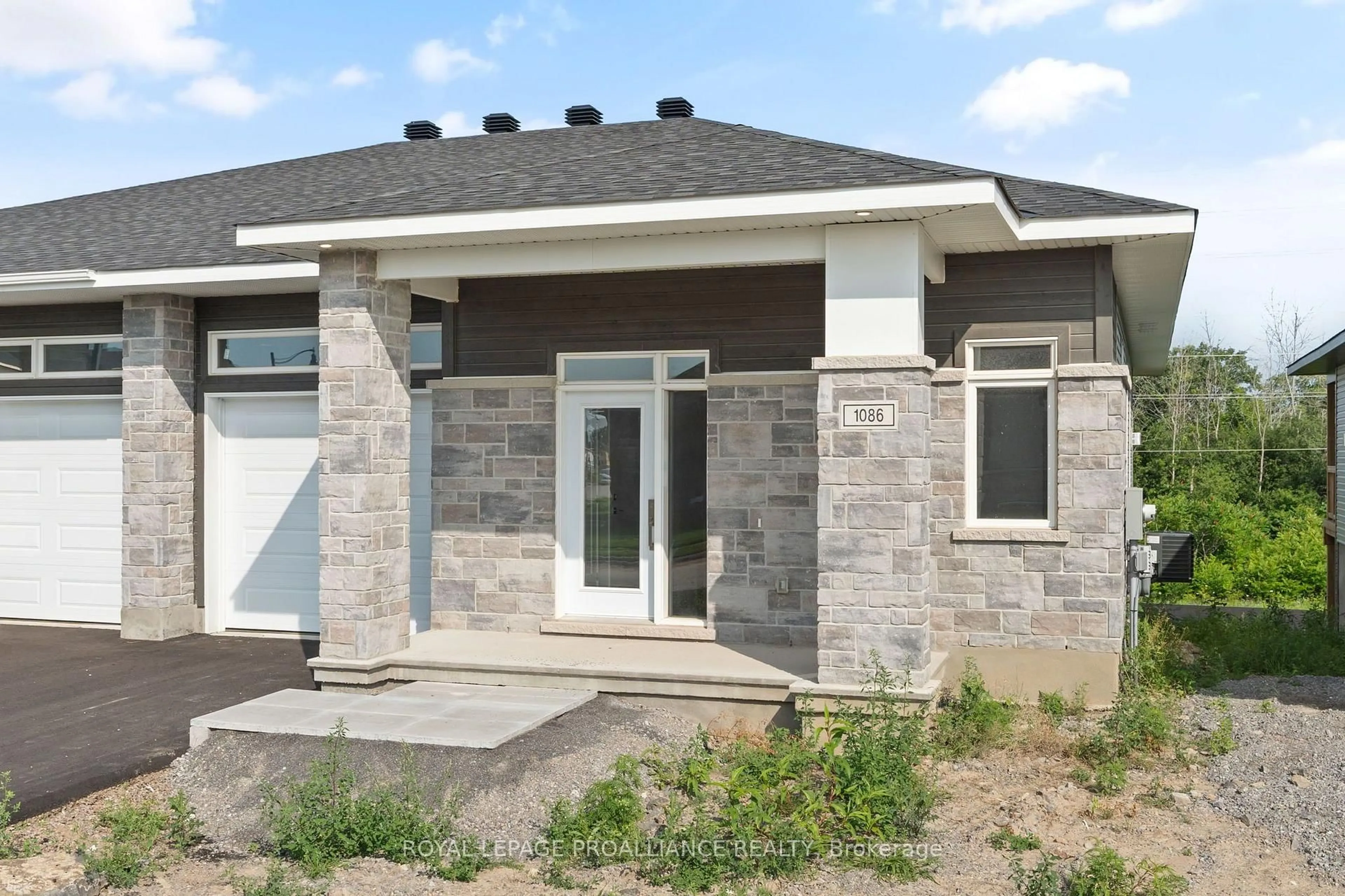 Home with brick exterior material, street for 1086 Moore St, Brockville Ontario K6V 0H2