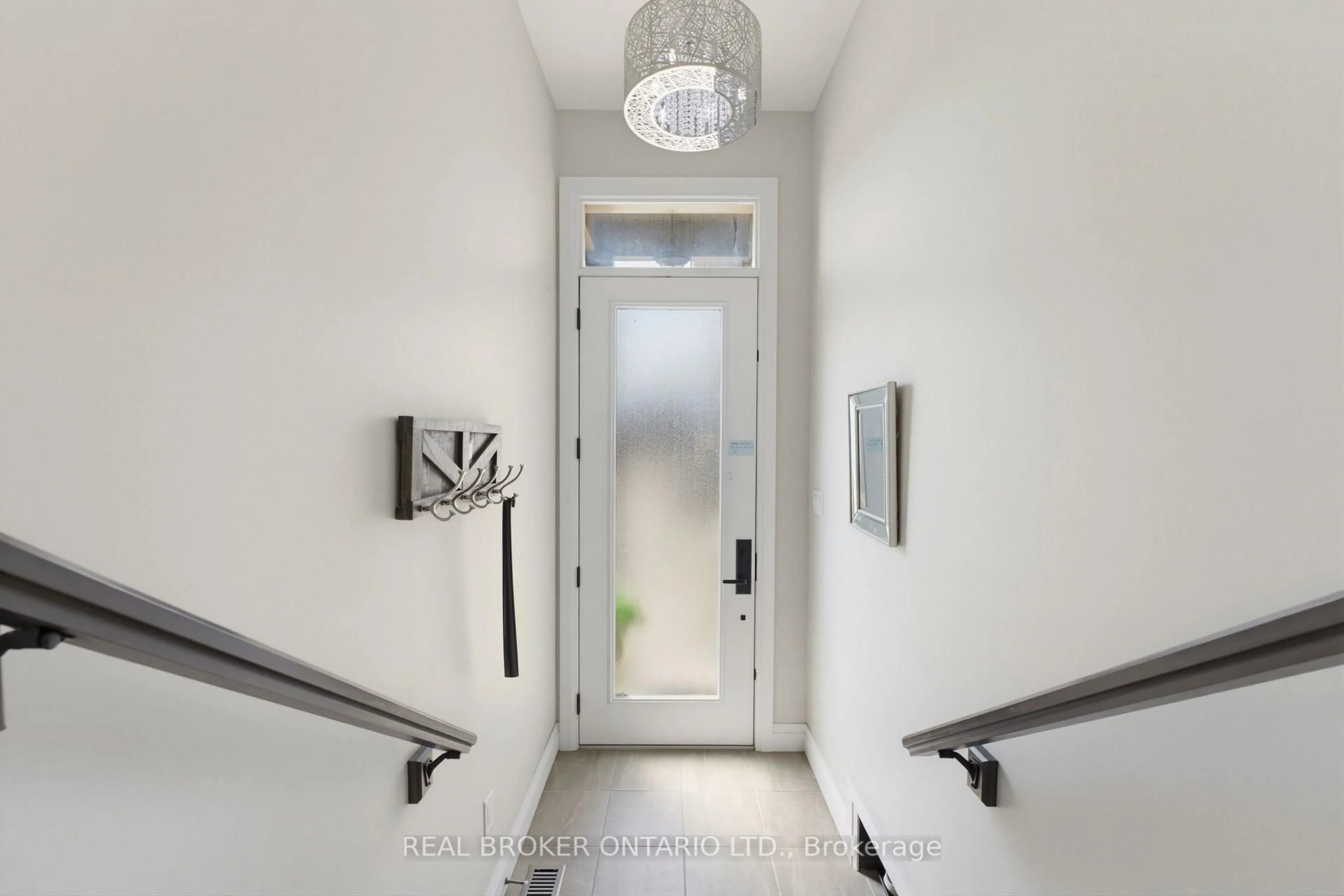 Indoor entryway for 98 Woodberry Cres, Woolwich Ontario N3B 3L1
