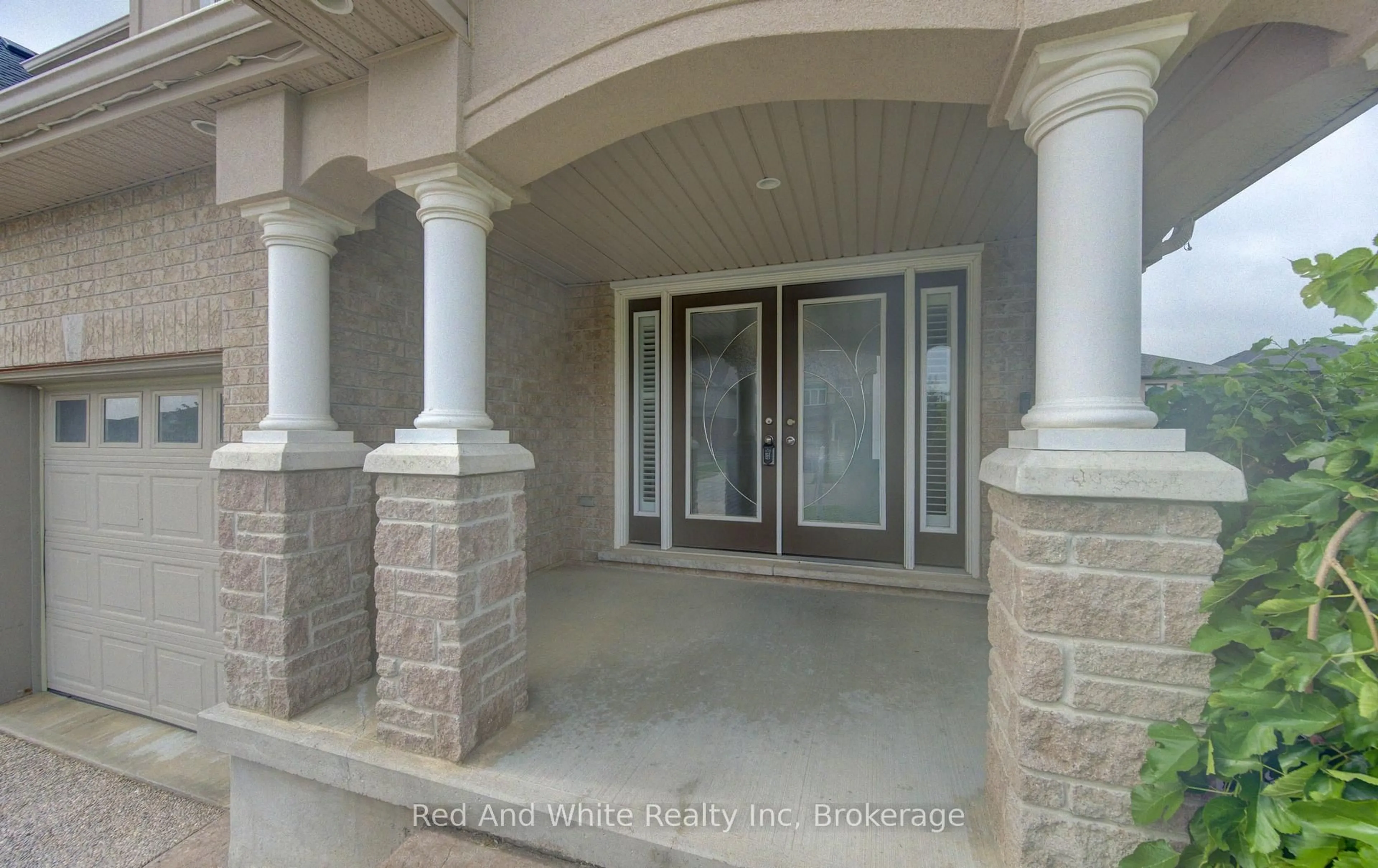 Indoor foyer for 167 Westcliff Way, Cambridge Ontario N1S 0A1